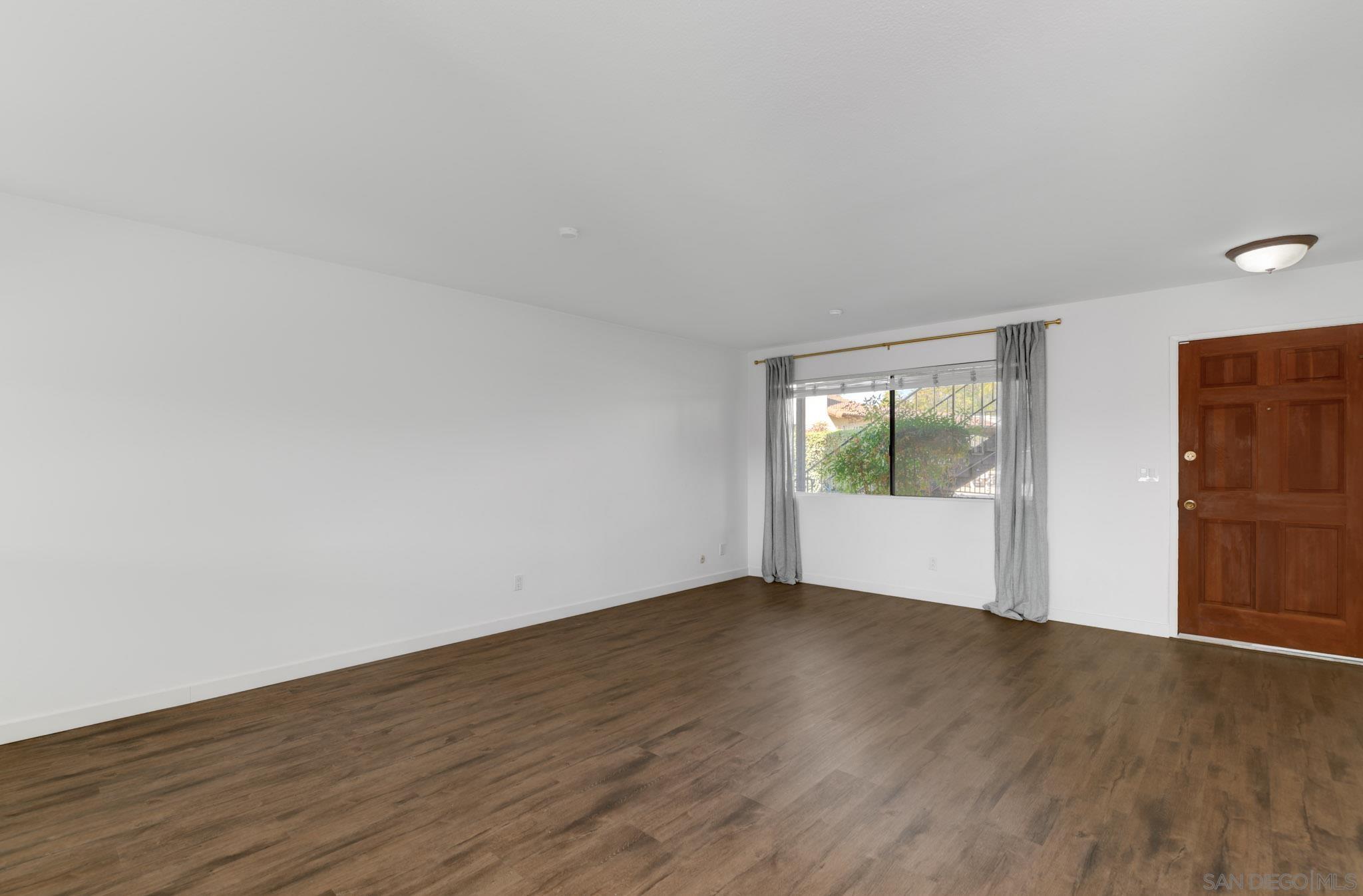 Detail Gallery Image 4 of 25 For 625 S Fig Street  #10,  Escondido,  CA 92025 - 2 Beds | 2 Baths