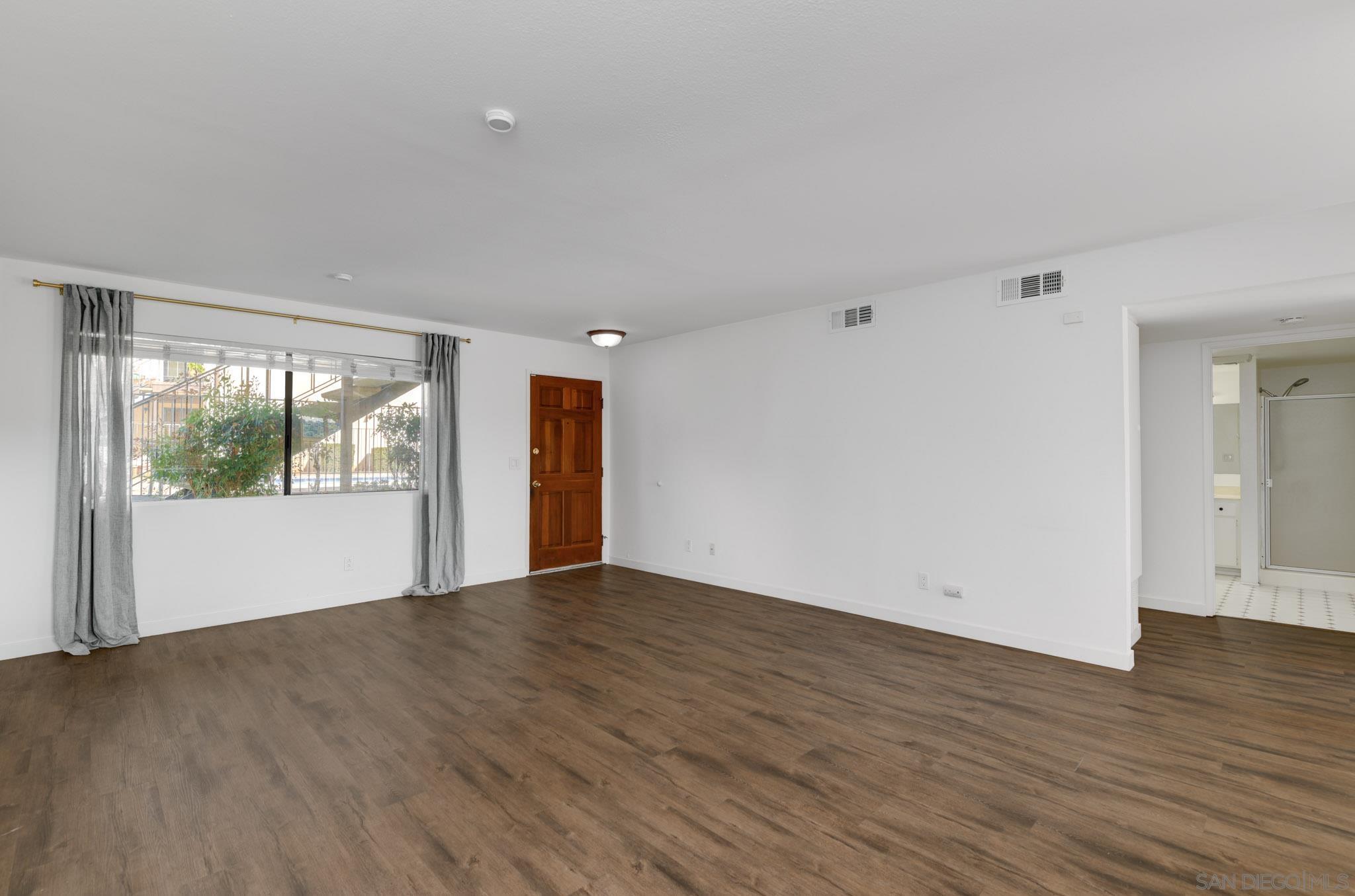Detail Gallery Image 5 of 25 For 625 S Fig Street  #10,  Escondido,  CA 92025 - 2 Beds | 2 Baths