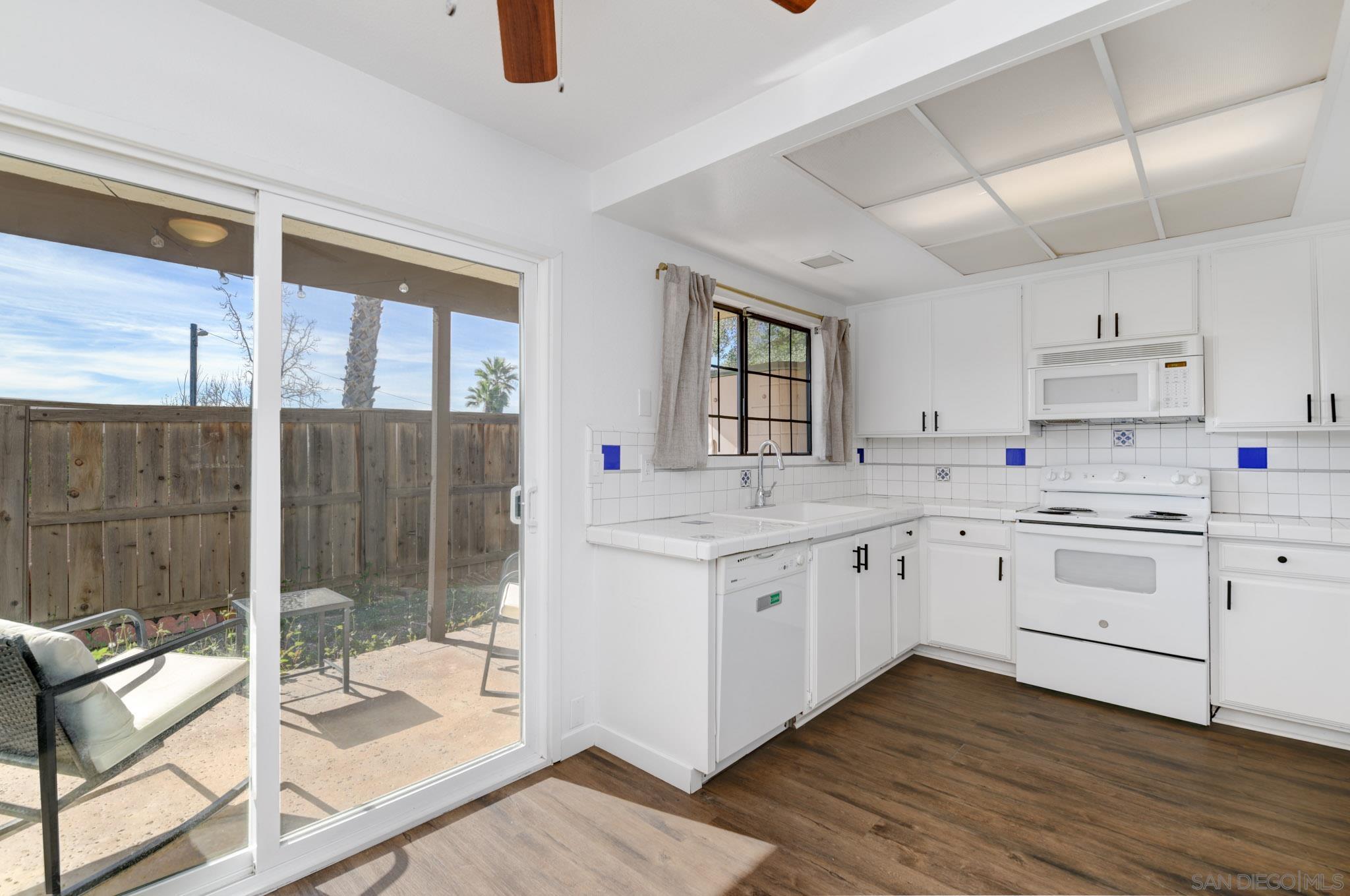 Detail Gallery Image 6 of 25 For 625 S Fig Street  #10,  Escondido,  CA 92025 - 2 Beds | 2 Baths