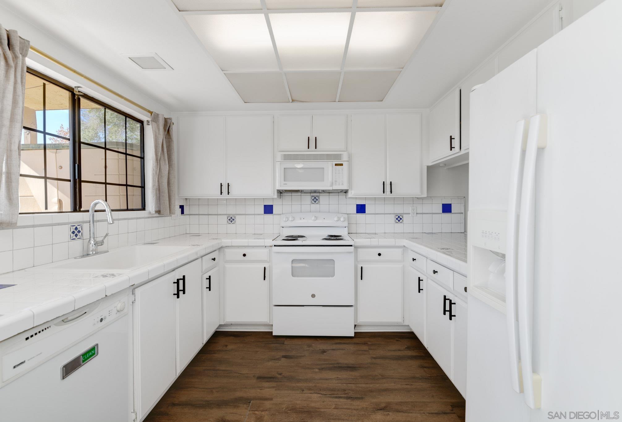 Detail Gallery Image 7 of 25 For 625 S Fig Street  #10,  Escondido,  CA 92025 - 2 Beds | 2 Baths