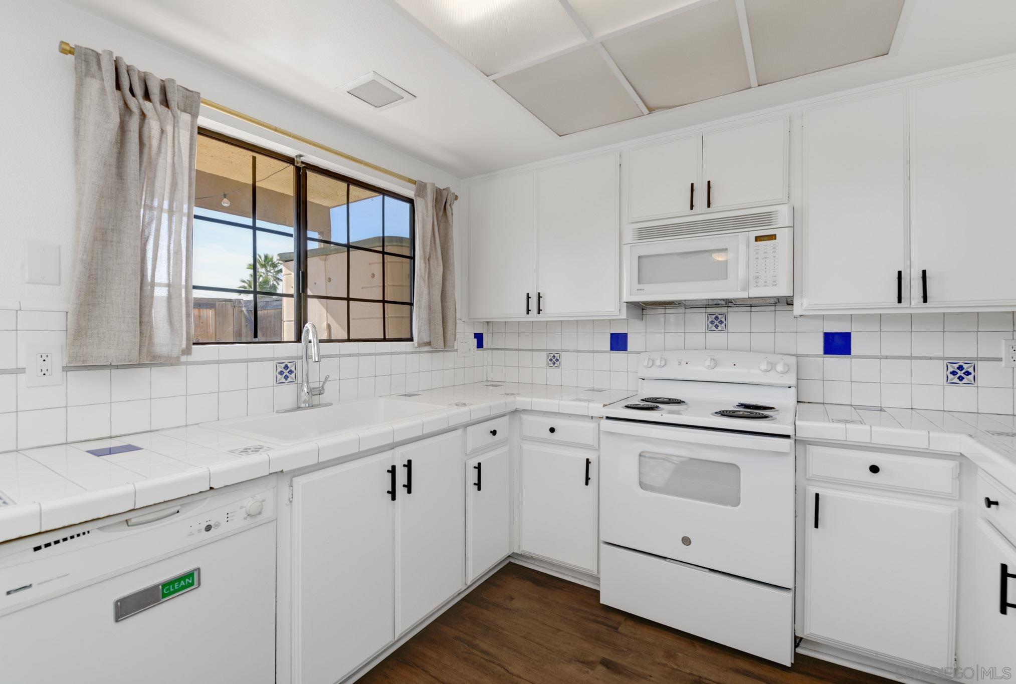 Detail Gallery Image 8 of 25 For 625 S Fig Street  #10,  Escondido,  CA 92025 - 2 Beds | 2 Baths