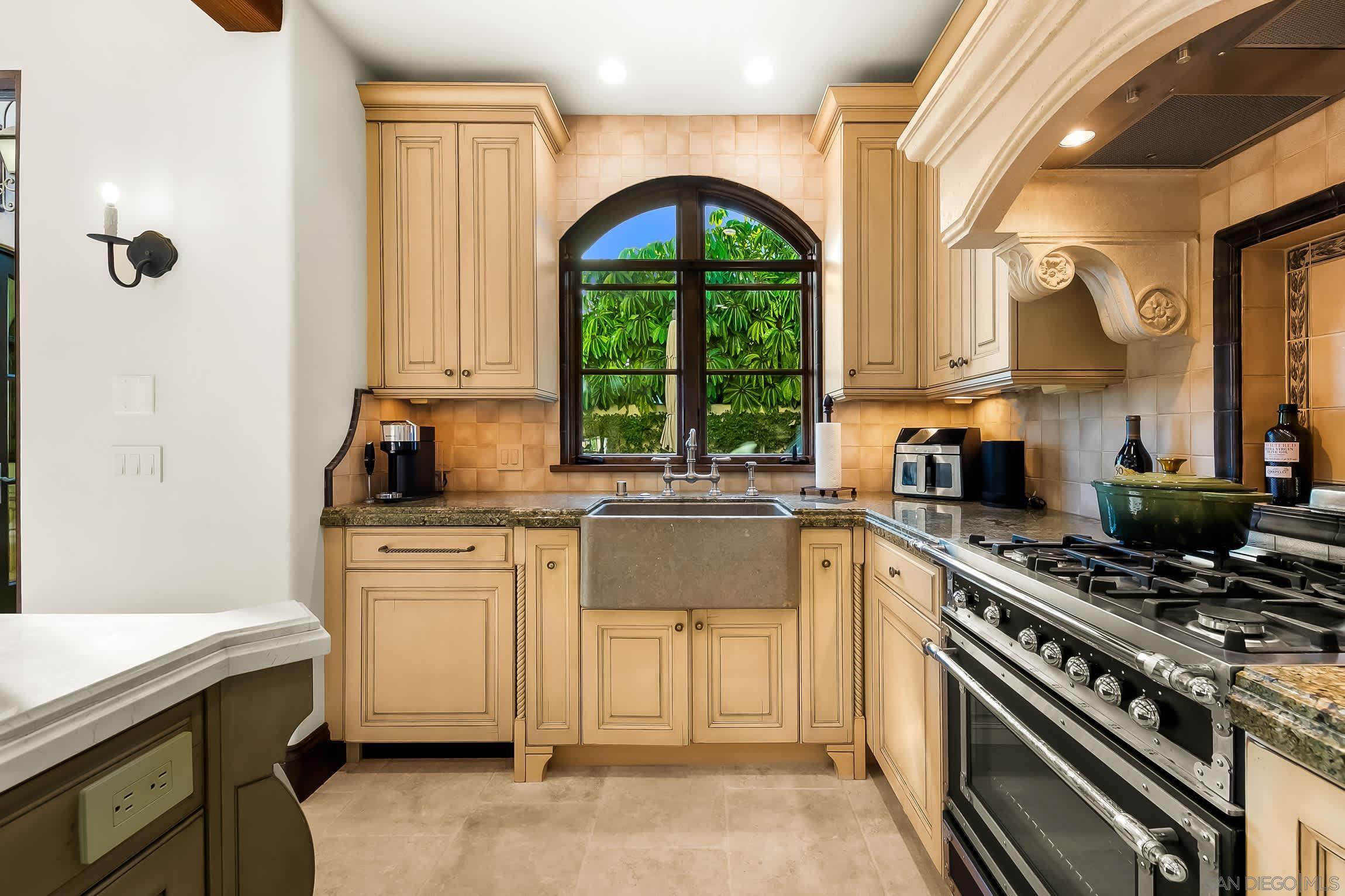 Detail Gallery Image 11 of 75 For 730  Stratford Ct, Del Mar,  CA 92014 - 4 Beds | 3/1 Baths