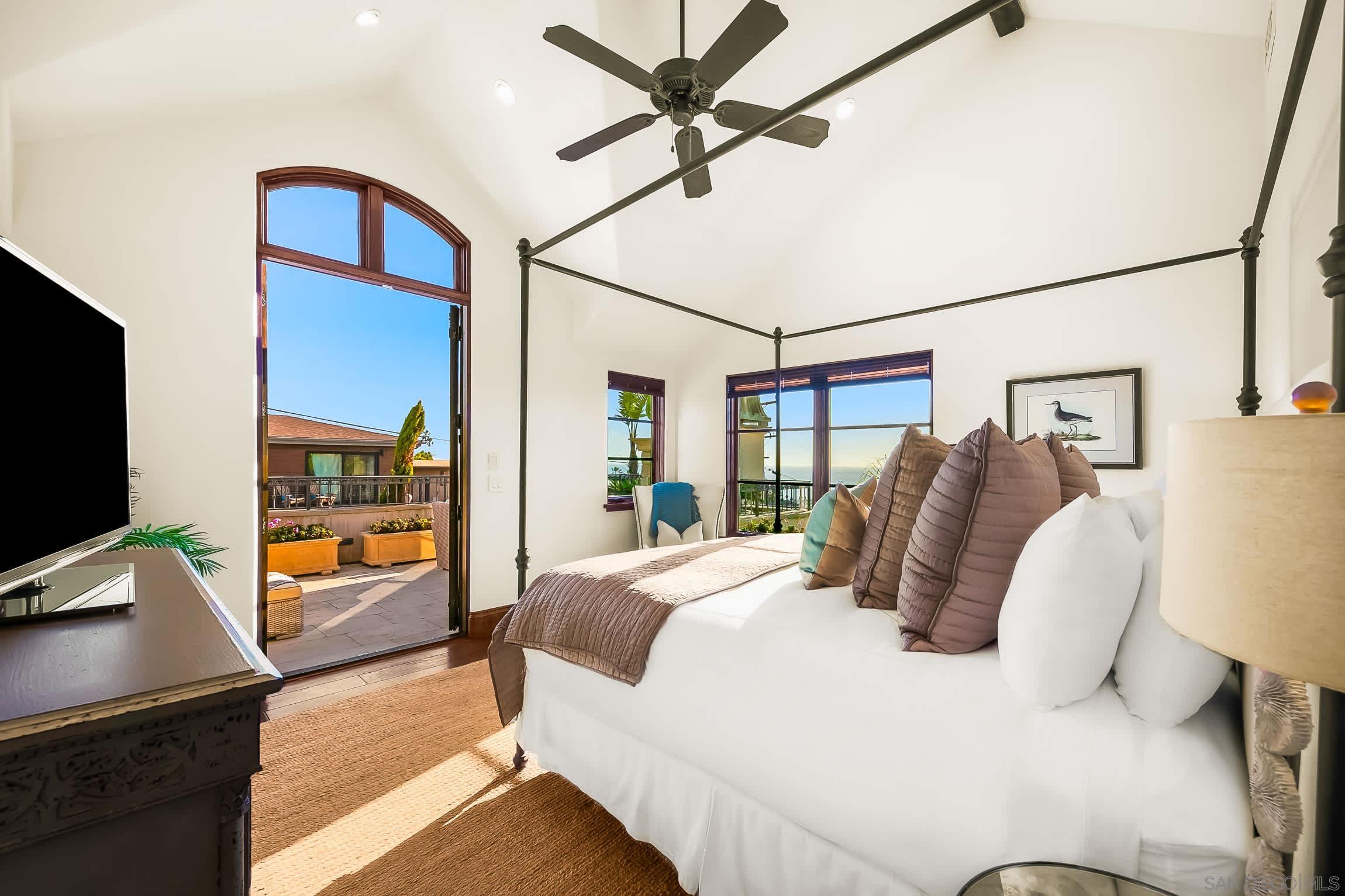 Detail Gallery Image 40 of 75 For 730  Stratford Ct, Del Mar,  CA 92014 - 4 Beds | 3/1 Baths