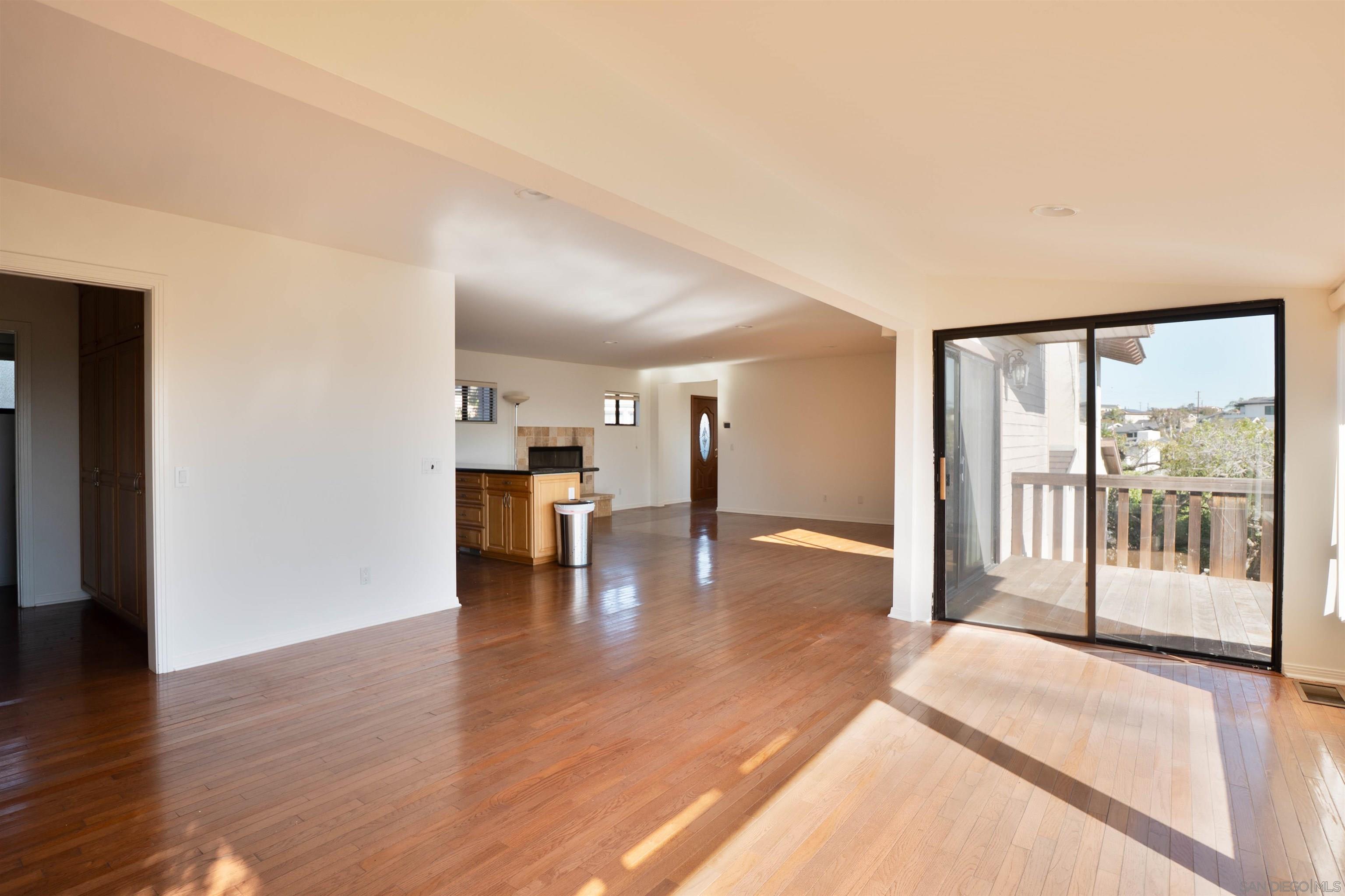 Detail Gallery Image 13 of 32 For 1341  Plum St, San Diego,  CA 92106 - 5 Beds | 3/1 Baths