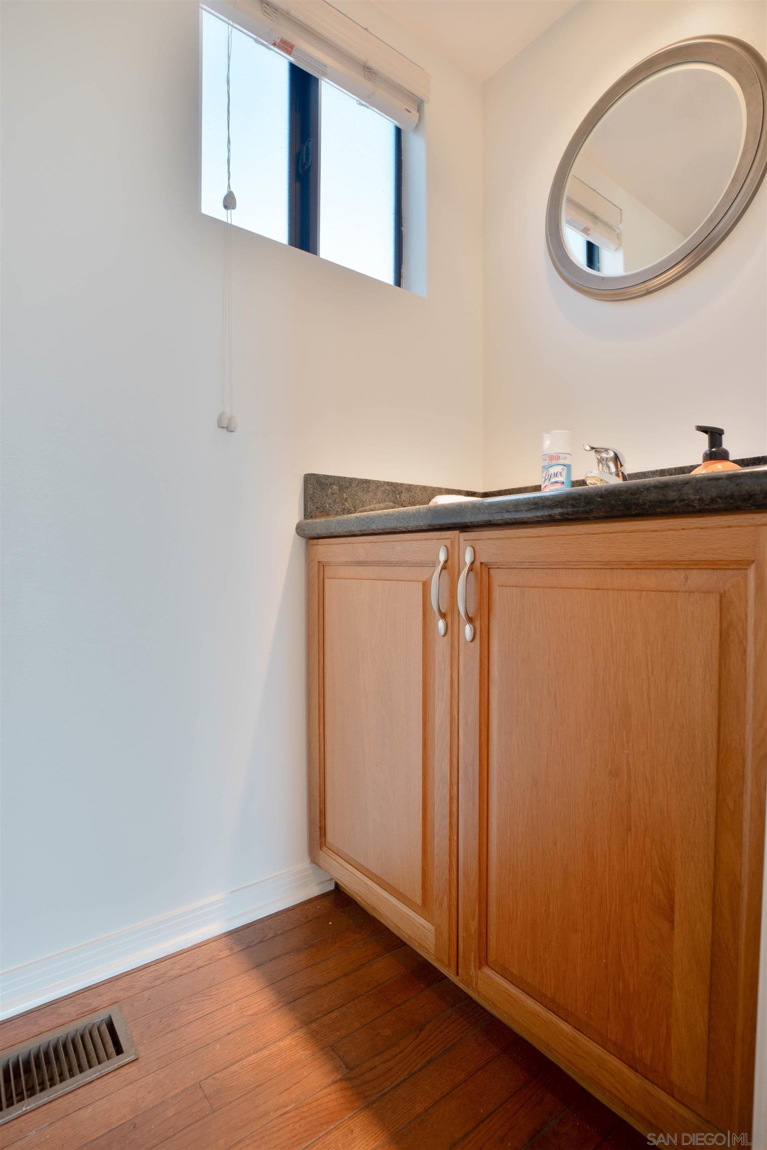 Detail Gallery Image 16 of 32 For 1341  Plum St, San Diego,  CA 92106 - 5 Beds | 3/1 Baths