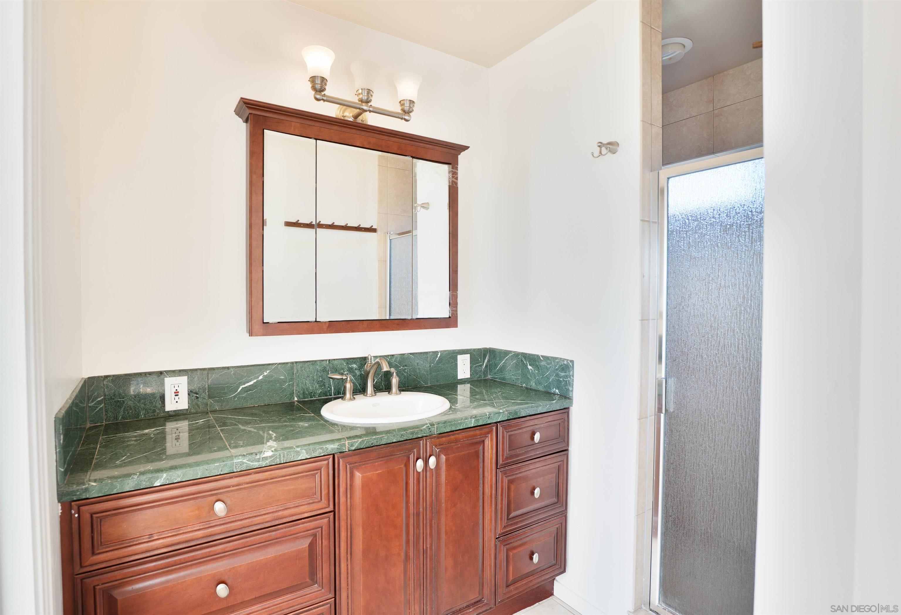 Detail Gallery Image 19 of 32 For 1341  Plum St, San Diego,  CA 92106 - 5 Beds | 3/1 Baths