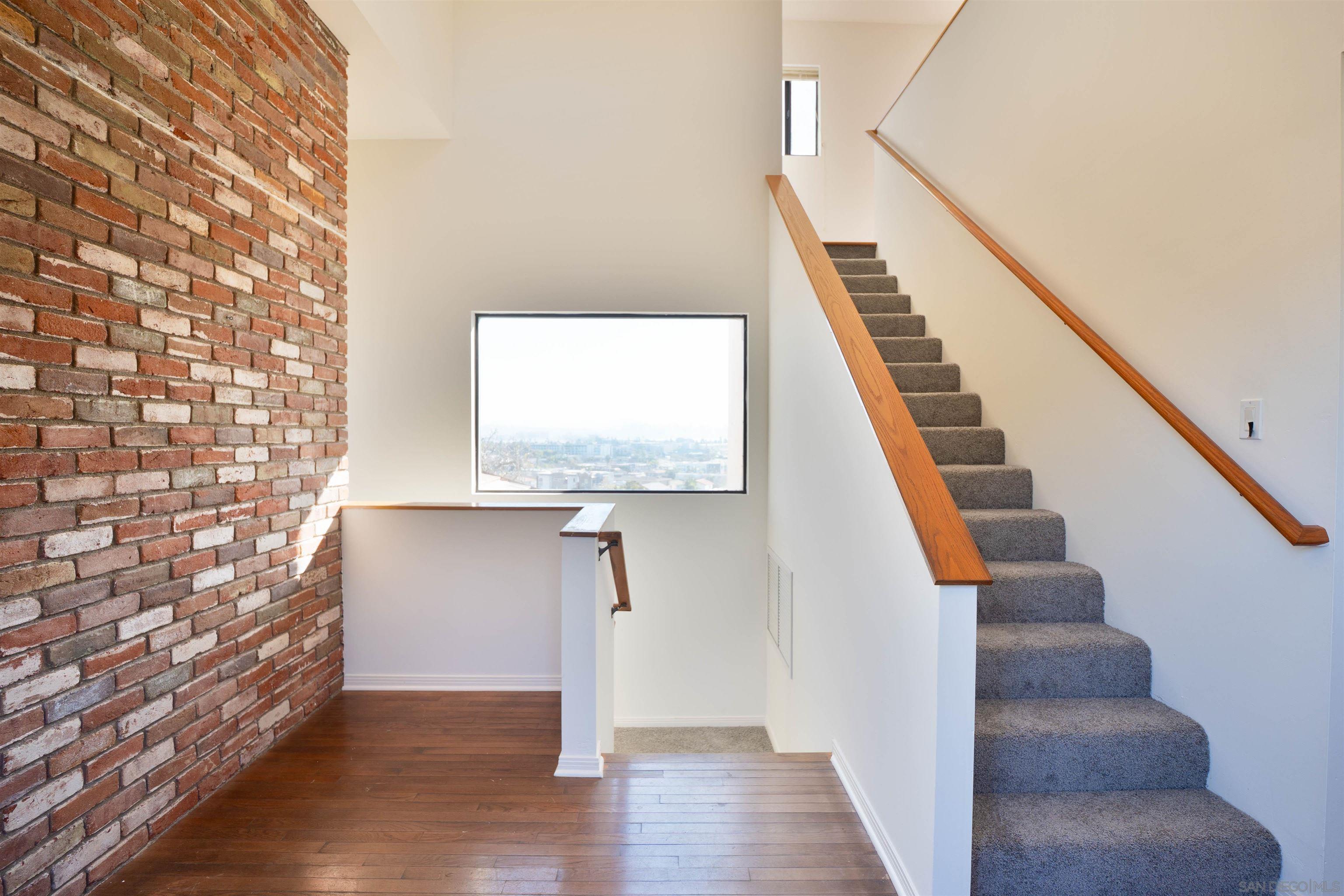 Detail Gallery Image 3 of 32 For 1341  Plum St, San Diego,  CA 92106 - 5 Beds | 3/1 Baths