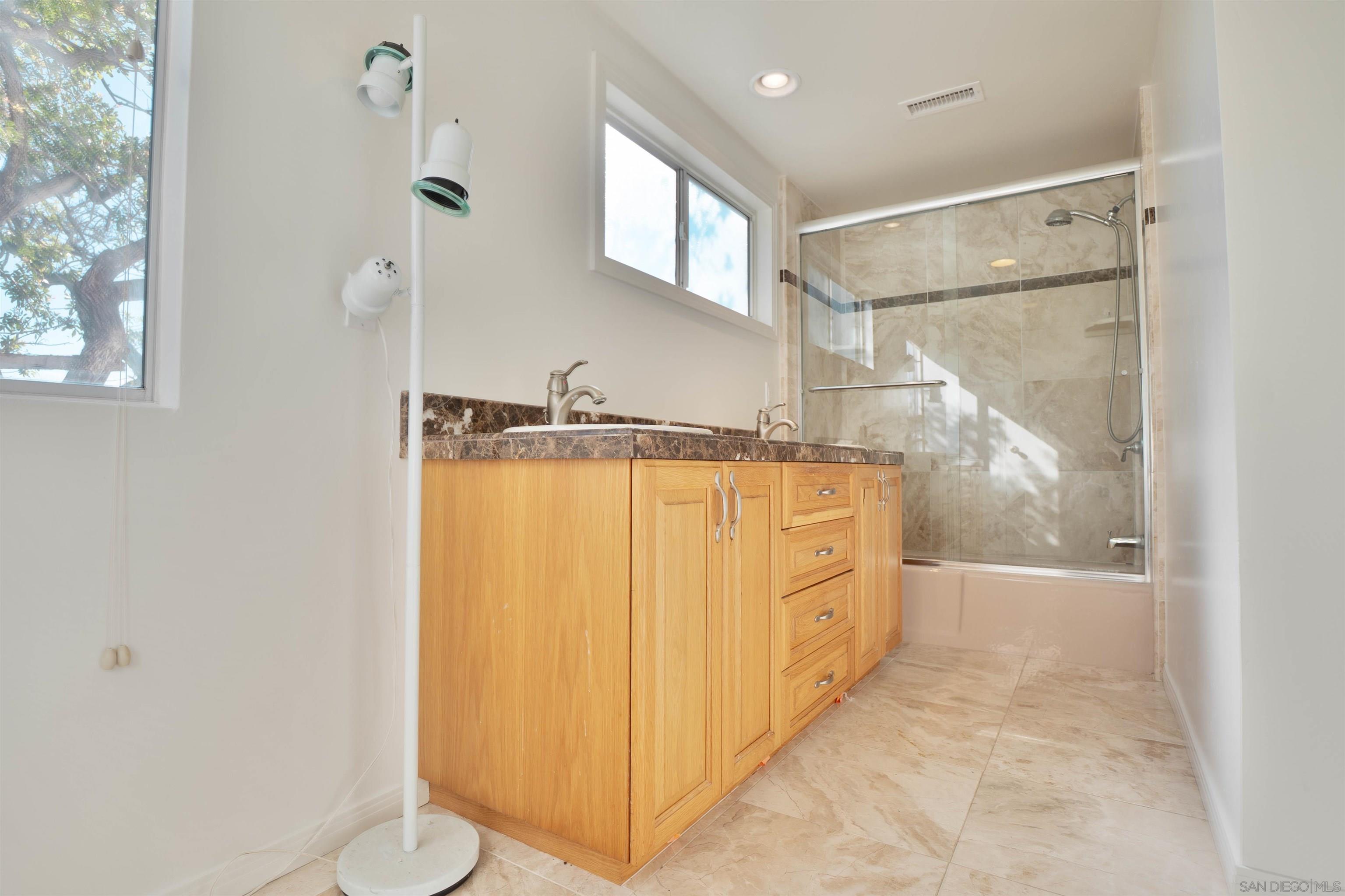 Detail Gallery Image 22 of 32 For 1341  Plum St, San Diego,  CA 92106 - 5 Beds | 3/1 Baths