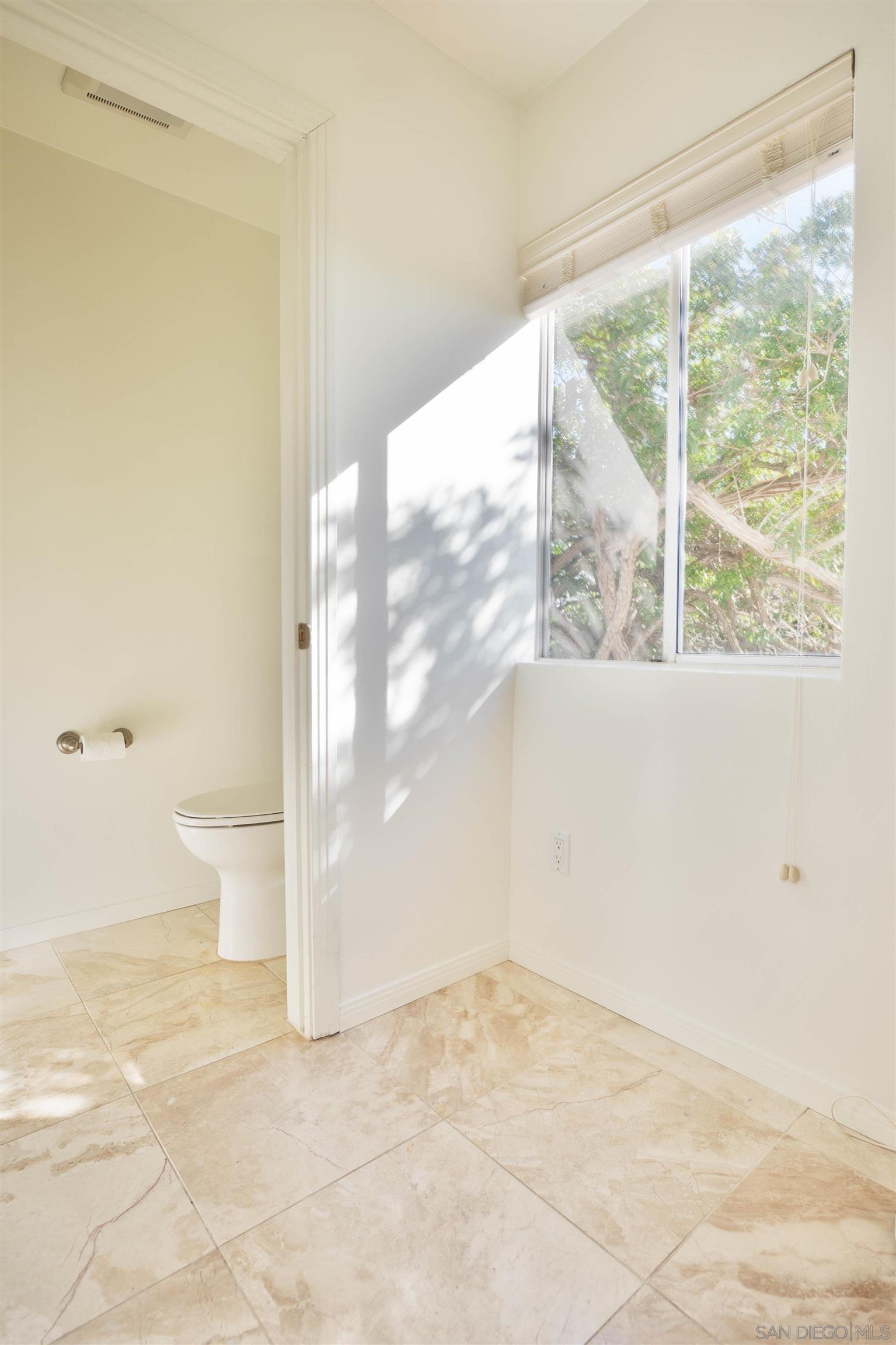 Detail Gallery Image 24 of 32 For 1341  Plum St, San Diego,  CA 92106 - 5 Beds | 3/1 Baths