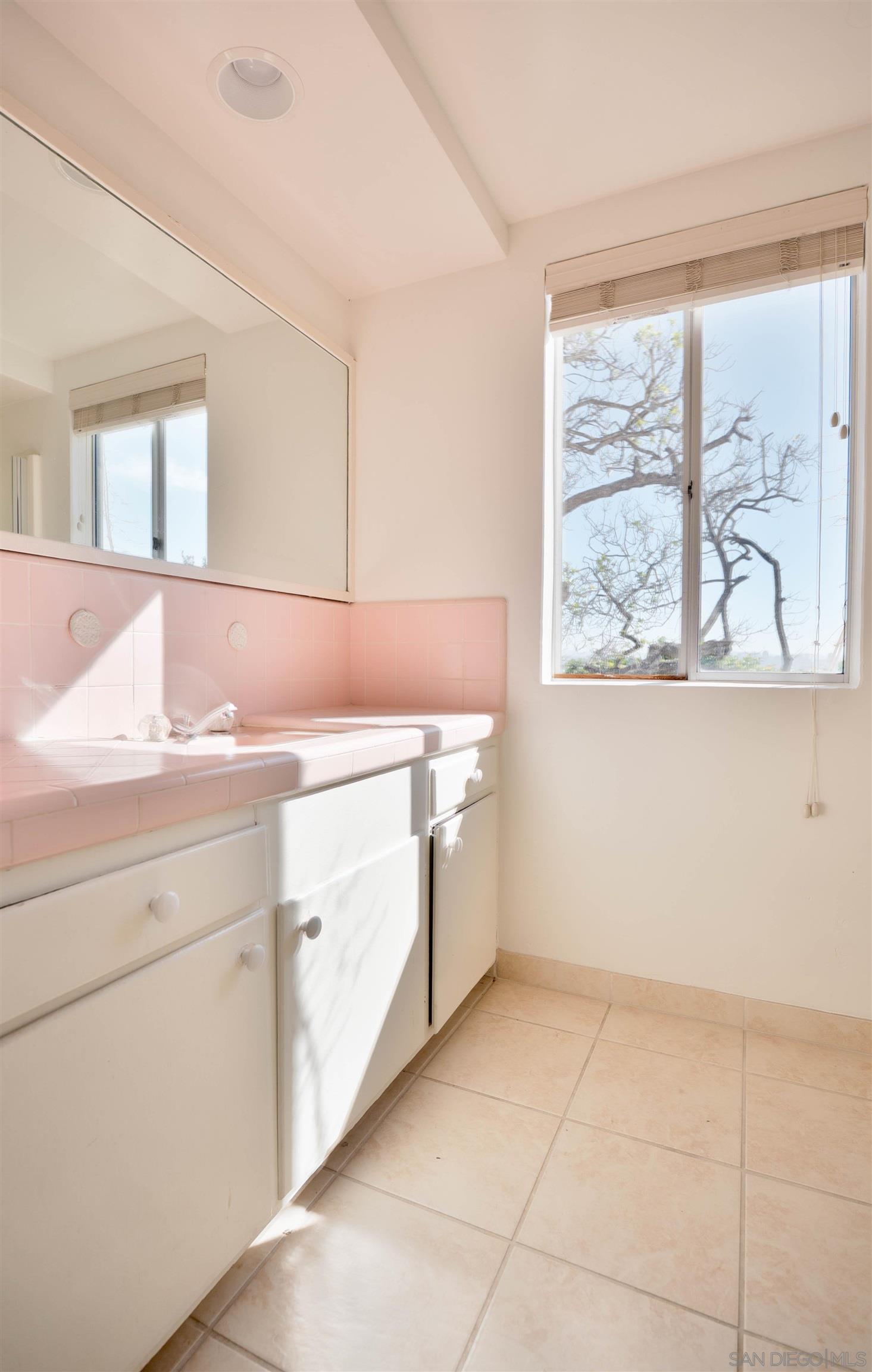 Detail Gallery Image 27 of 32 For 1341  Plum St, San Diego,  CA 92106 - 5 Beds | 3/1 Baths