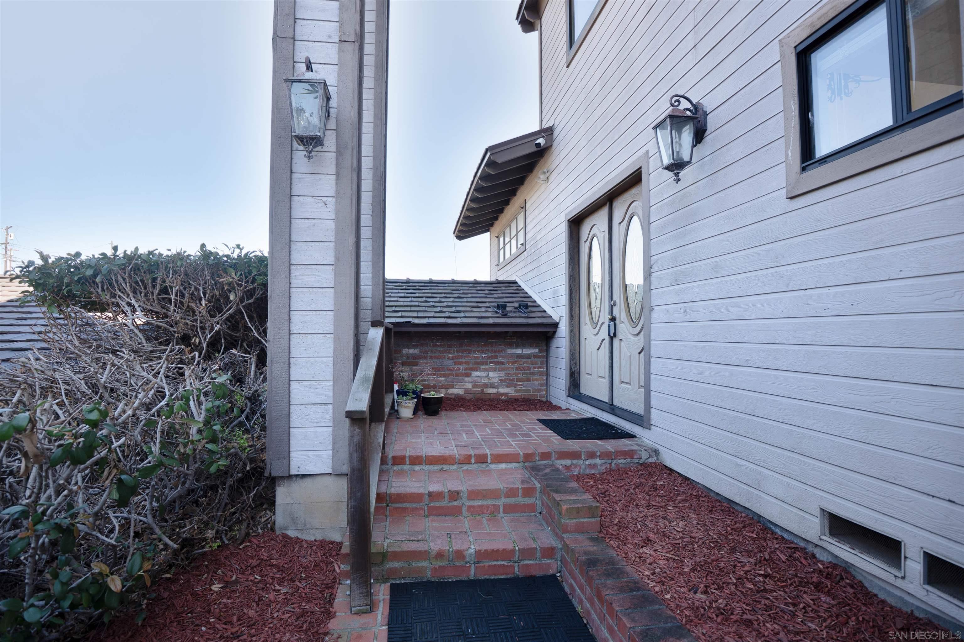 Detail Gallery Image 29 of 32 For 1341  Plum St, San Diego,  CA 92106 - 5 Beds | 3/1 Baths