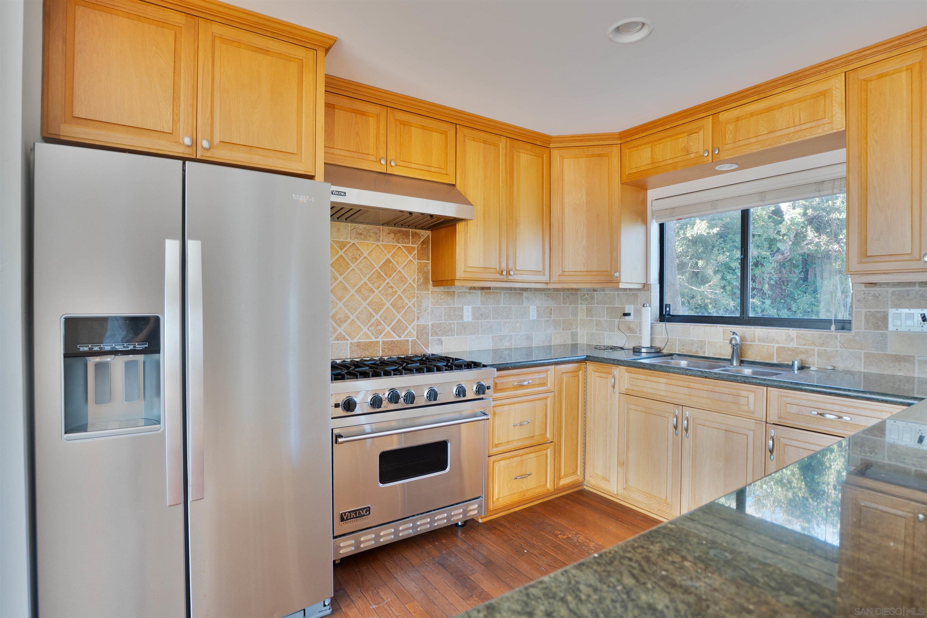 Detail Gallery Image 6 of 32 For 1341  Plum St, San Diego,  CA 92106 - 5 Beds | 3/1 Baths