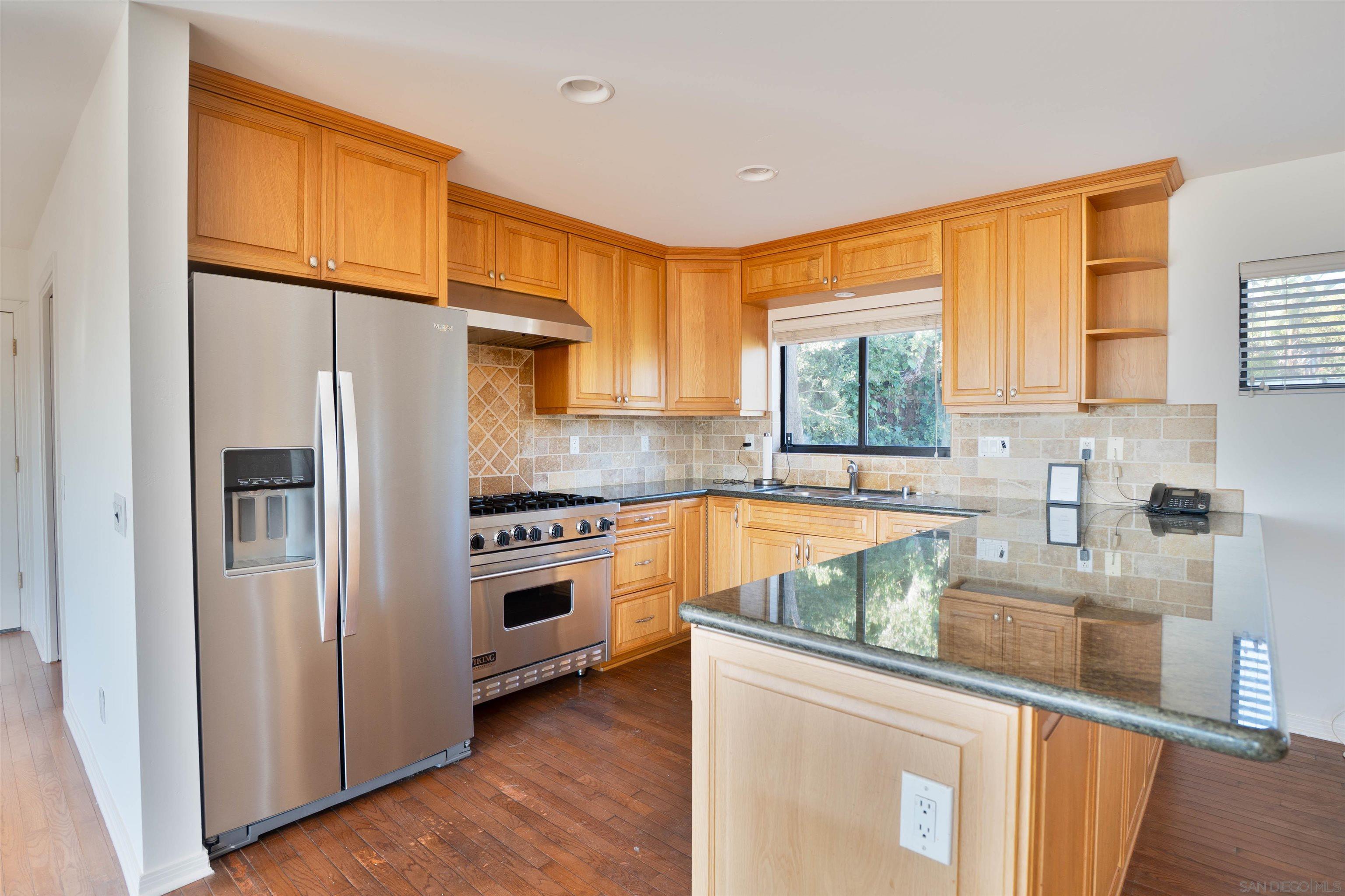 Detail Gallery Image 7 of 32 For 1341  Plum St, San Diego,  CA 92106 - 5 Beds | 3/1 Baths