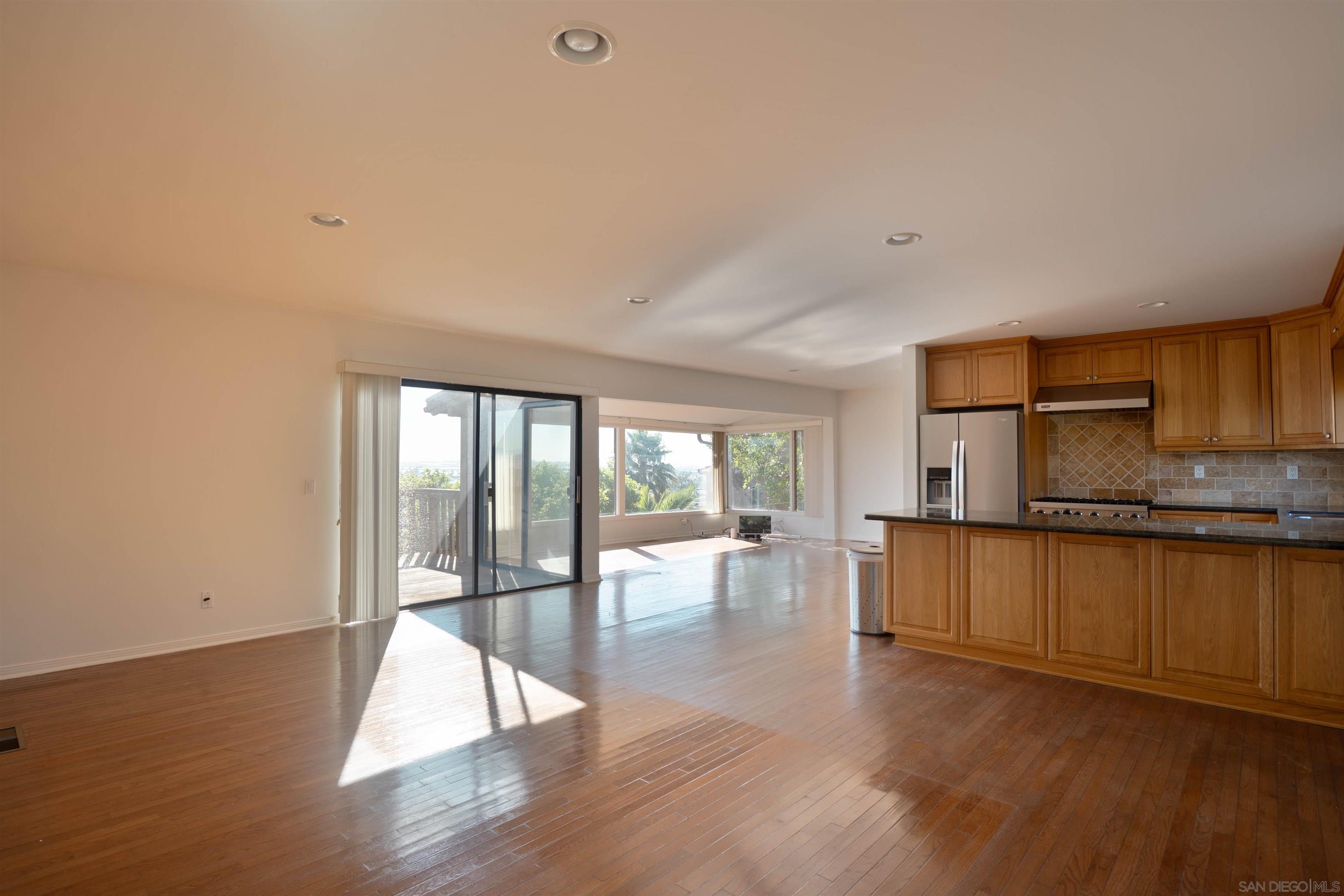 Detail Gallery Image 9 of 32 For 1341  Plum St, San Diego,  CA 92106 - 5 Beds | 3/1 Baths