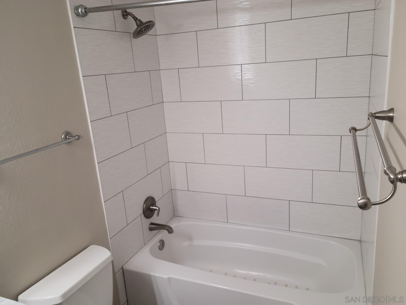 Detail Gallery Image 18 of 39 For 13619  Sycamore Tree Ln, Poway,  CA 92064 - 3 Beds | 2/1 Baths