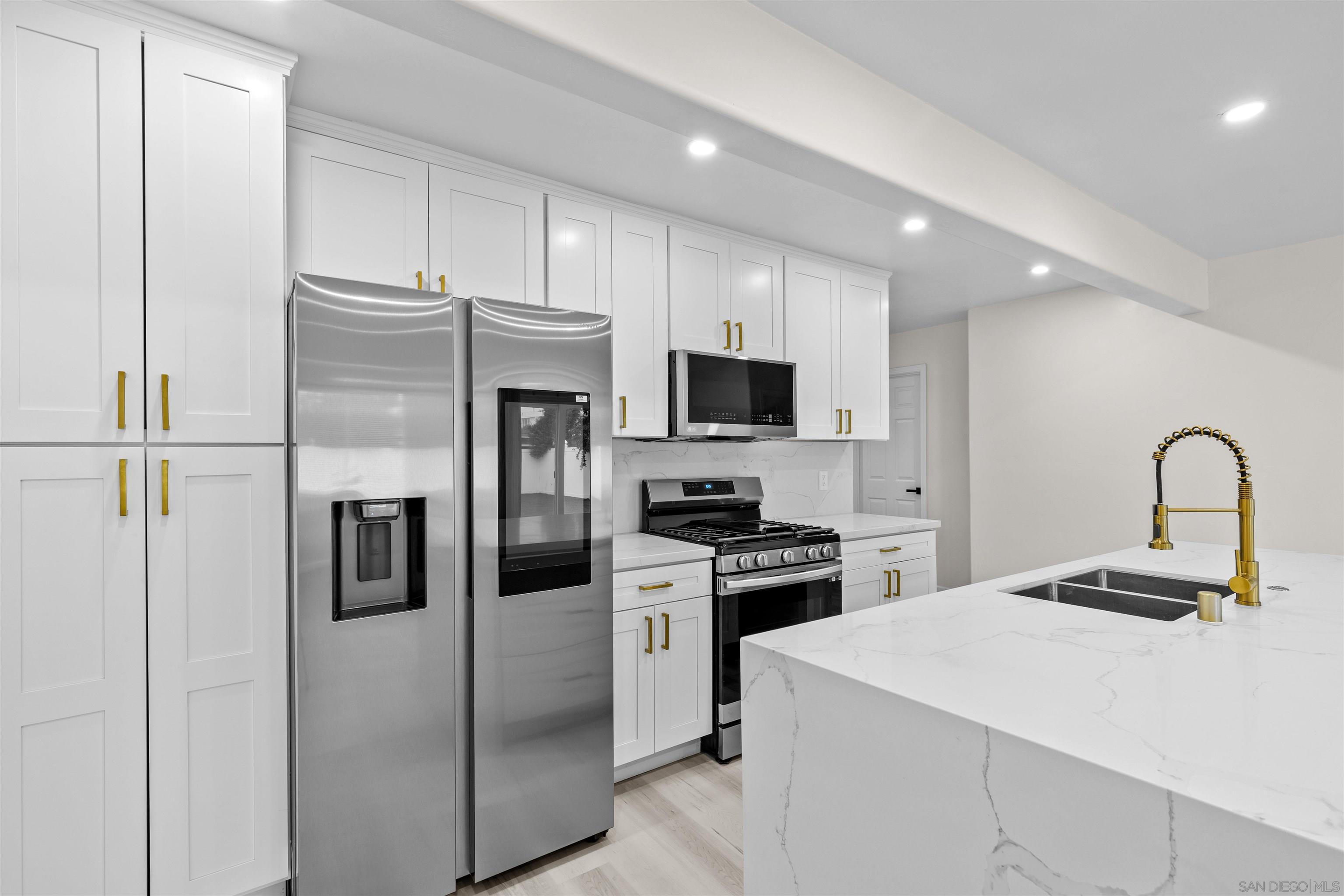 Detail Gallery Image 4 of 30 For 6144-48  Pontiac St, San Diego,  CA 92115 - – Beds | – Baths