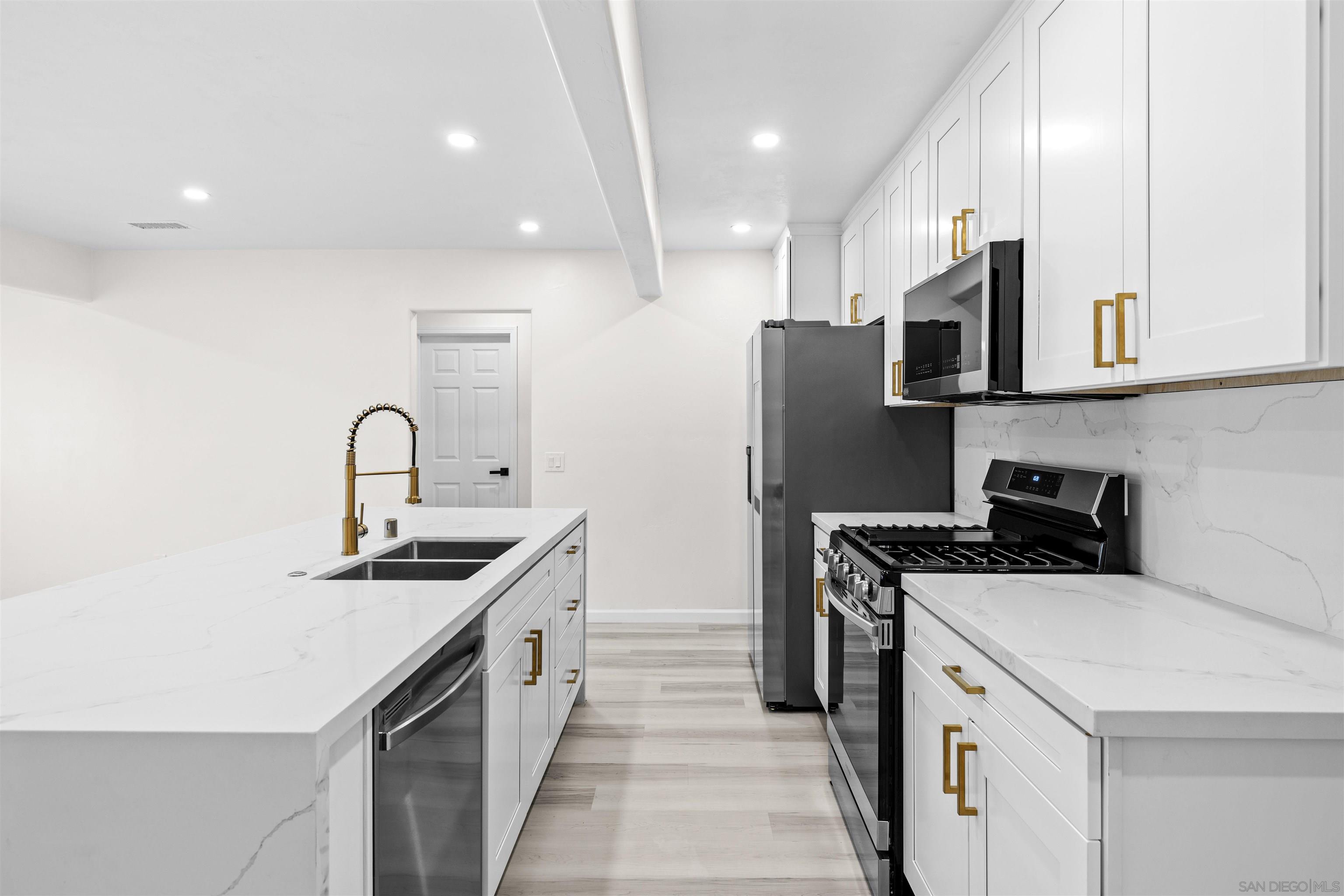 Detail Gallery Image 9 of 30 For 6144-48  Pontiac St, San Diego,  CA 92115 - – Beds | – Baths