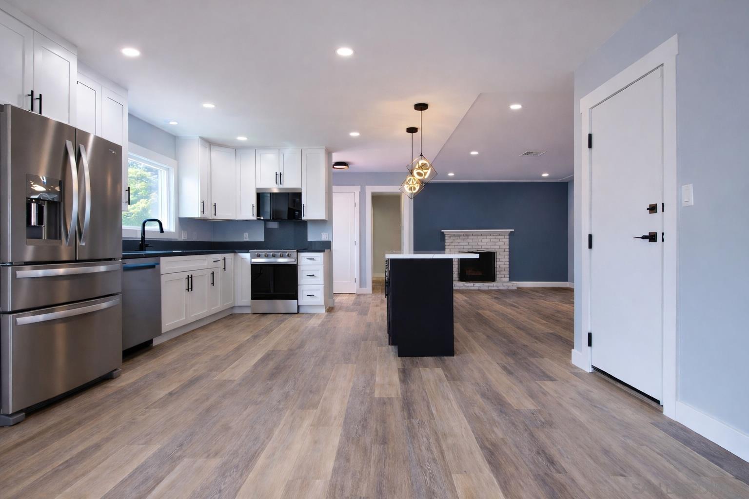 Detail Gallery Image 2 of 20 For 3006  Yonge St, San Diego,  CA 92106 - 3 Beds | 2 Baths