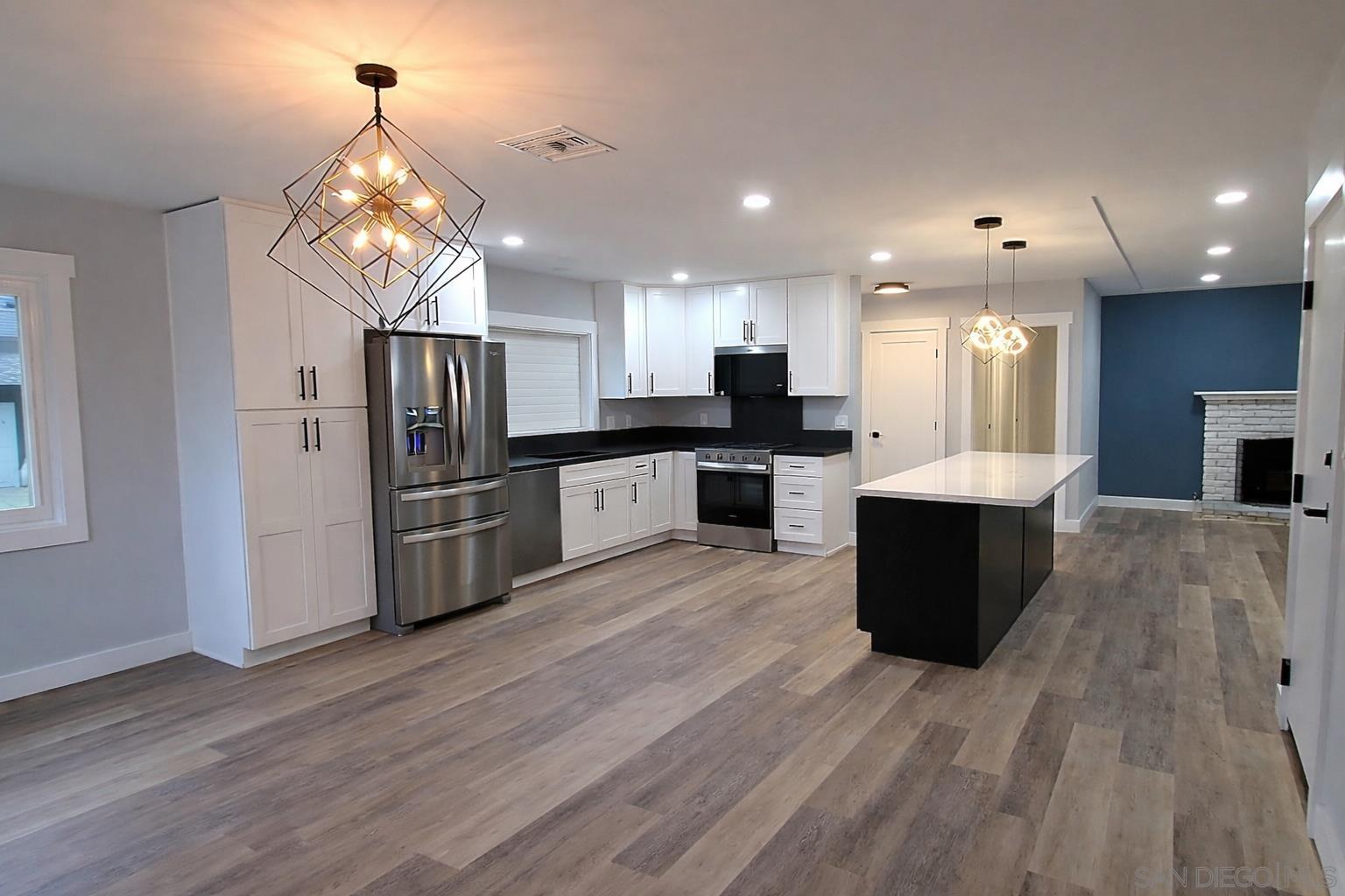 Detail Gallery Image 4 of 20 For 3006  Yonge St, San Diego,  CA 92106 - 3 Beds | 2 Baths