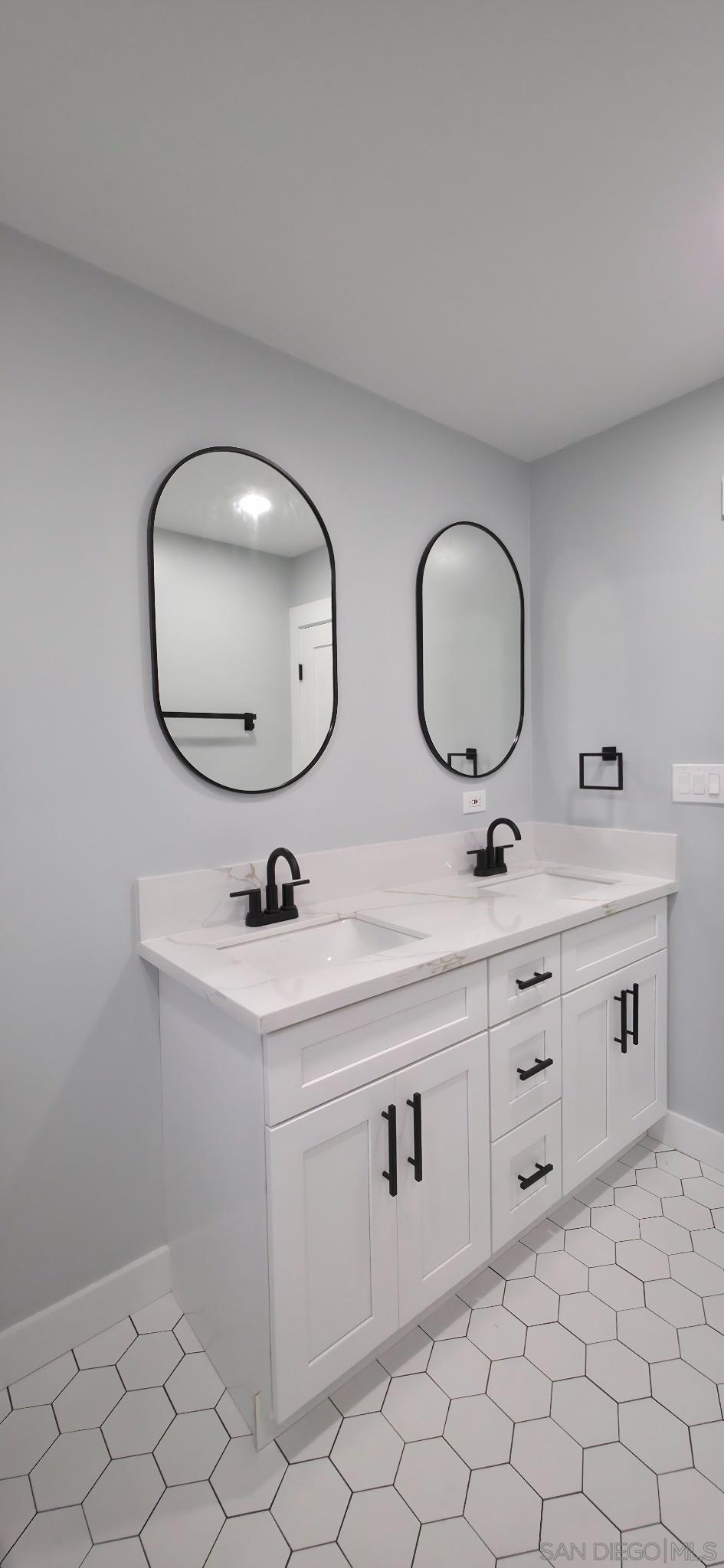 Detail Gallery Image 9 of 20 For 3006  Yonge St, San Diego,  CA 92106 - 3 Beds | 2 Baths