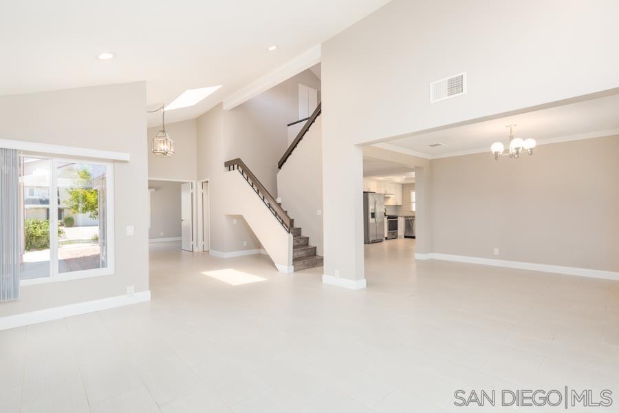 Detail Gallery Image 9 of 32 For 14403  Janal Way, San Diego,  CA 92129 - 5 Beds | 3 Baths