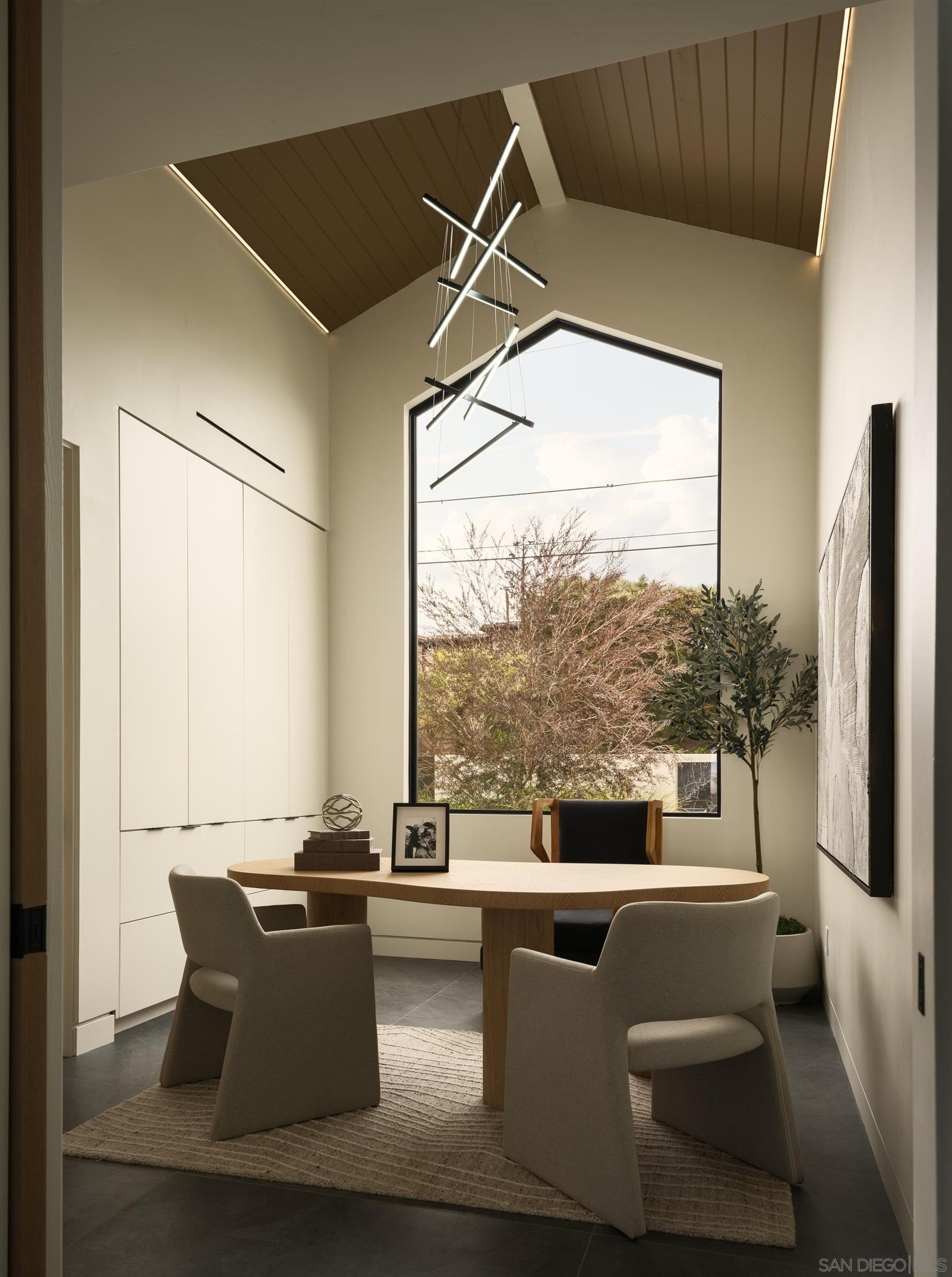 Detail Gallery Image 13 of 43 For 147 S Rios Ave, Solana Beach,  CA 92075 - 6 Beds | 6/2 Baths