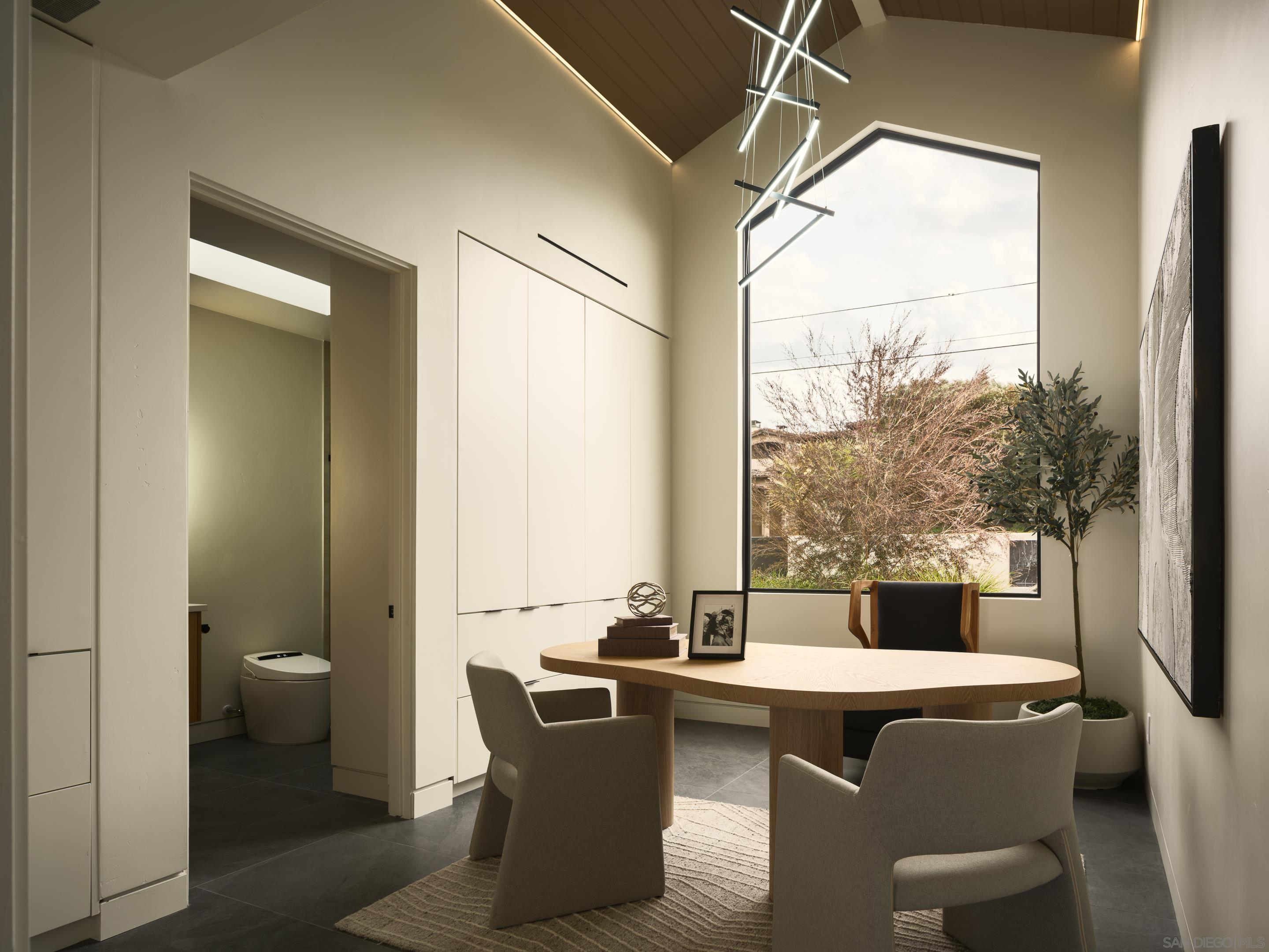 Detail Gallery Image 14 of 43 For 147 S Rios Ave, Solana Beach,  CA 92075 - 6 Beds | 6/2 Baths