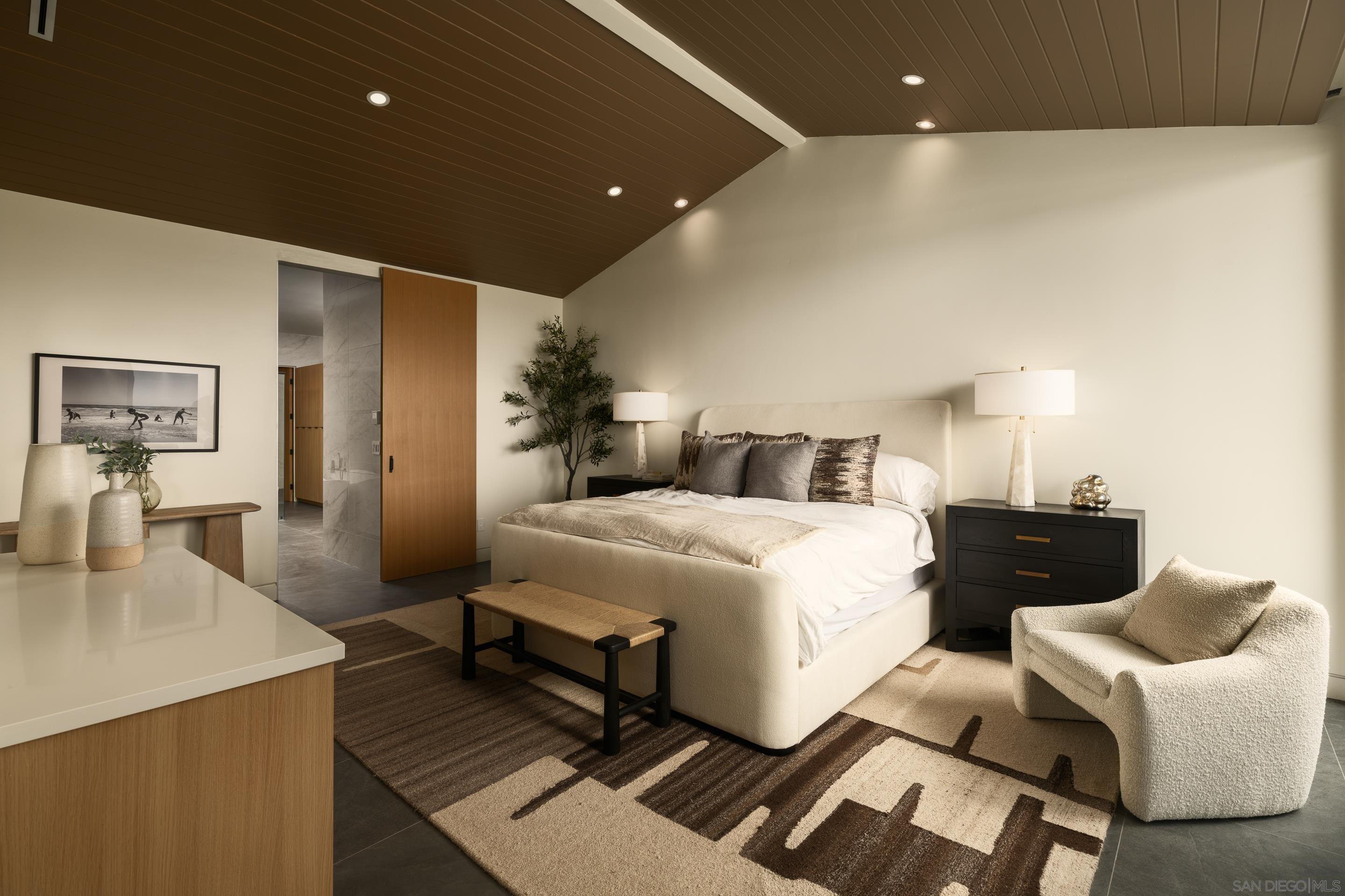 Detail Gallery Image 15 of 43 For 147 S Rios Ave, Solana Beach,  CA 92075 - 6 Beds | 6/2 Baths