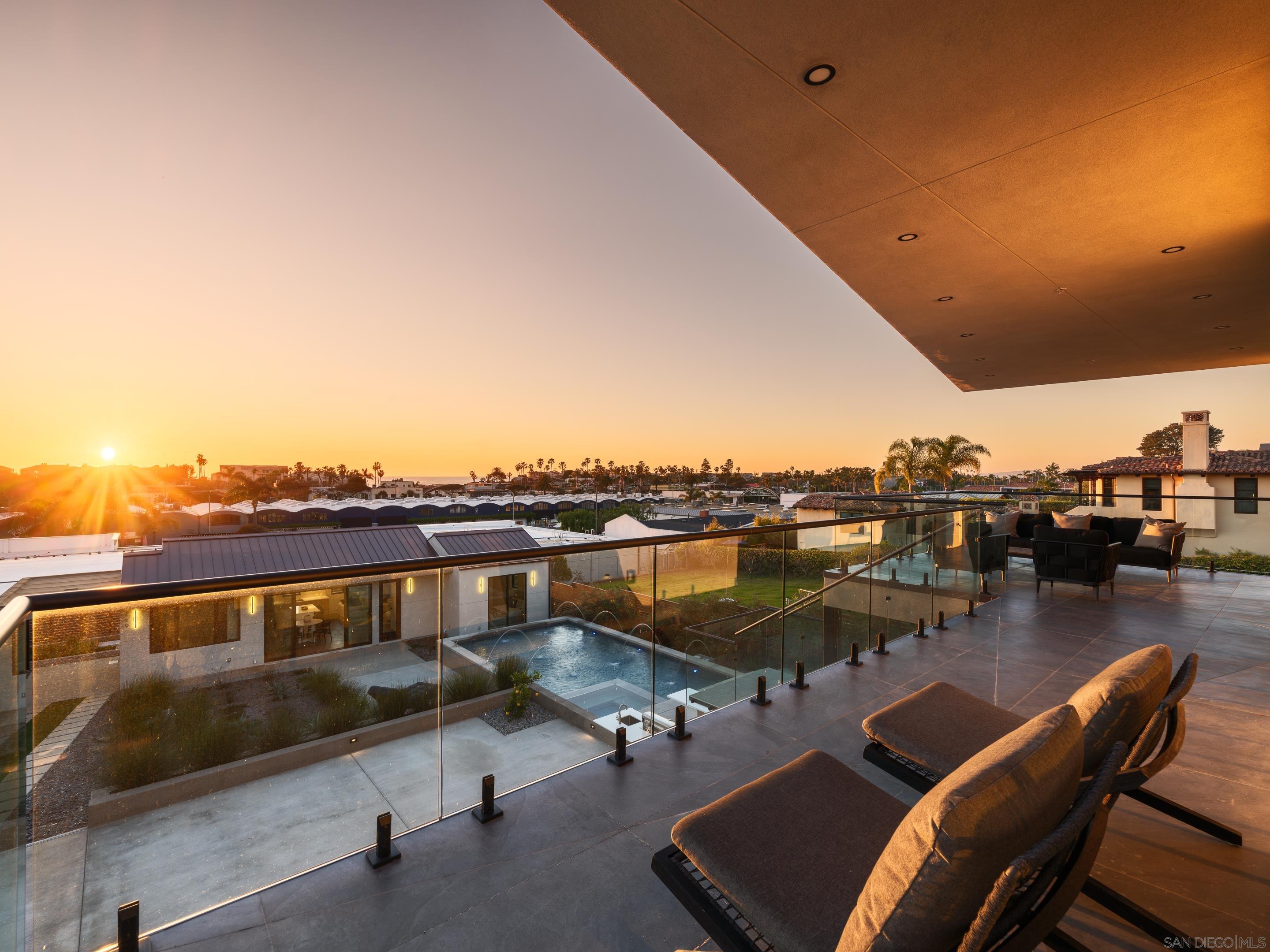 Detail Gallery Image 18 of 43 For 147 S Rios Ave, Solana Beach,  CA 92075 - 6 Beds | 6/2 Baths