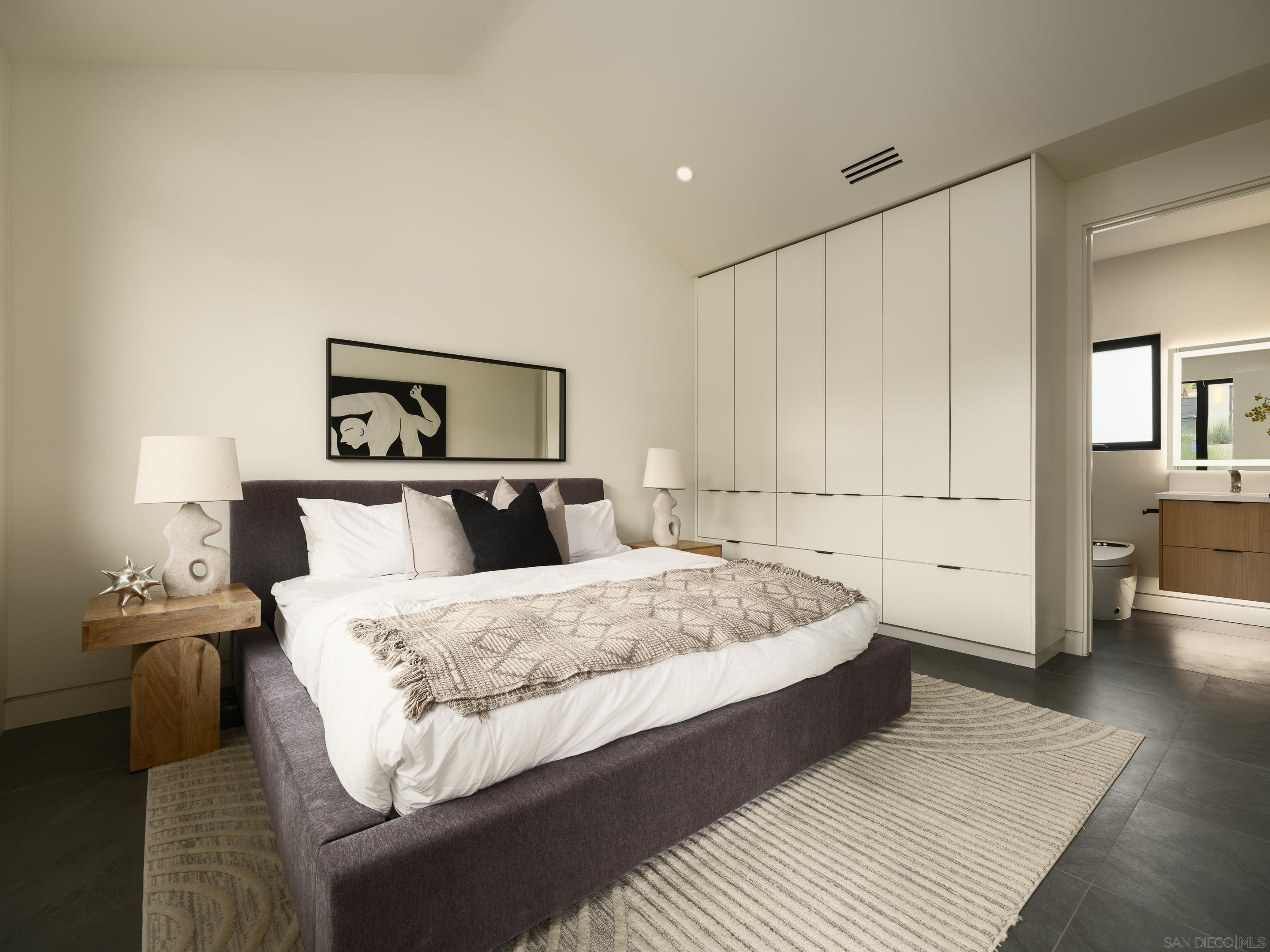 Detail Gallery Image 31 of 43 For 147 S Rios Ave, Solana Beach,  CA 92075 - 6 Beds | 6/2 Baths