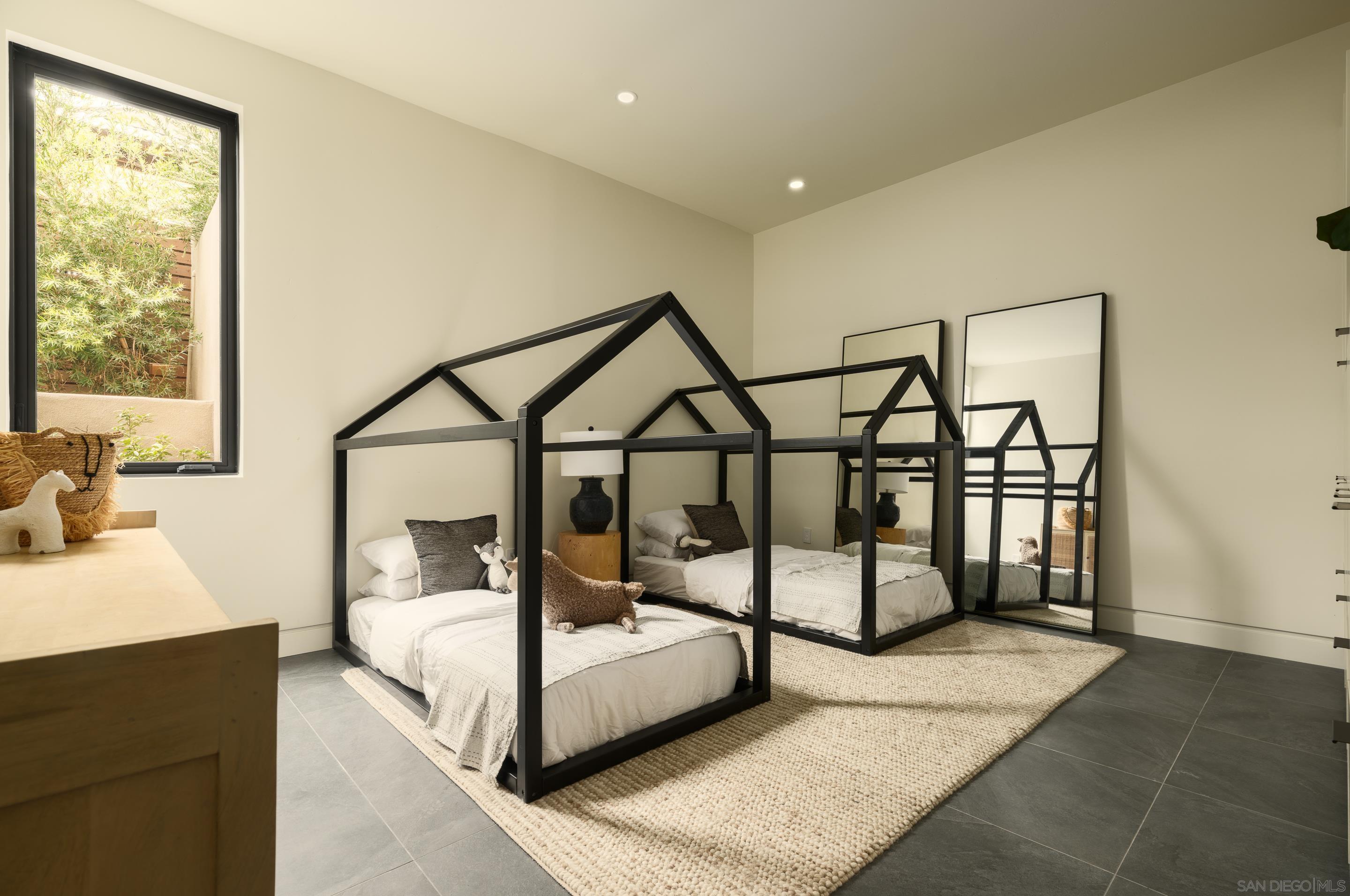 Detail Gallery Image 38 of 43 For 147 S Rios Ave, Solana Beach,  CA 92075 - 6 Beds | 6/2 Baths