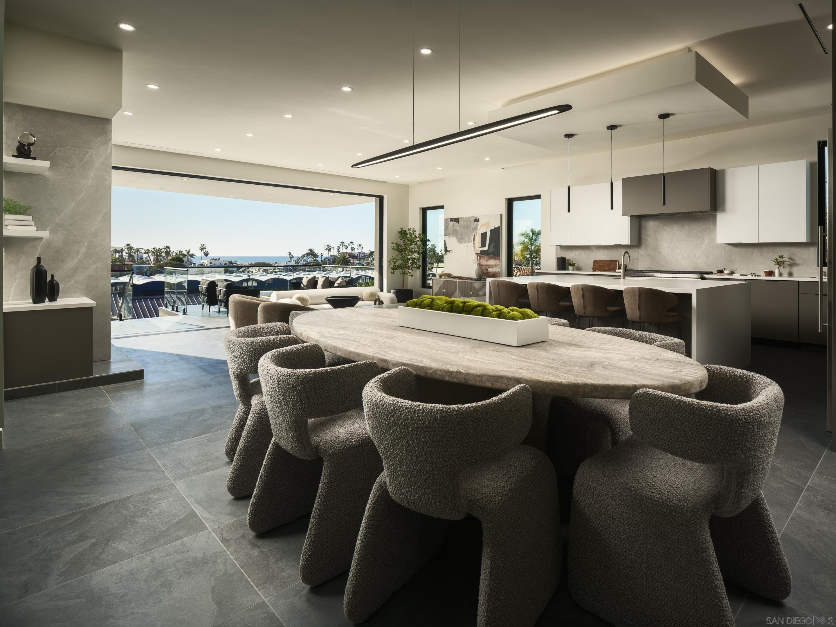 Detail Gallery Image 8 of 43 For 147 S Rios Ave, Solana Beach,  CA 92075 - 6 Beds | 6/2 Baths