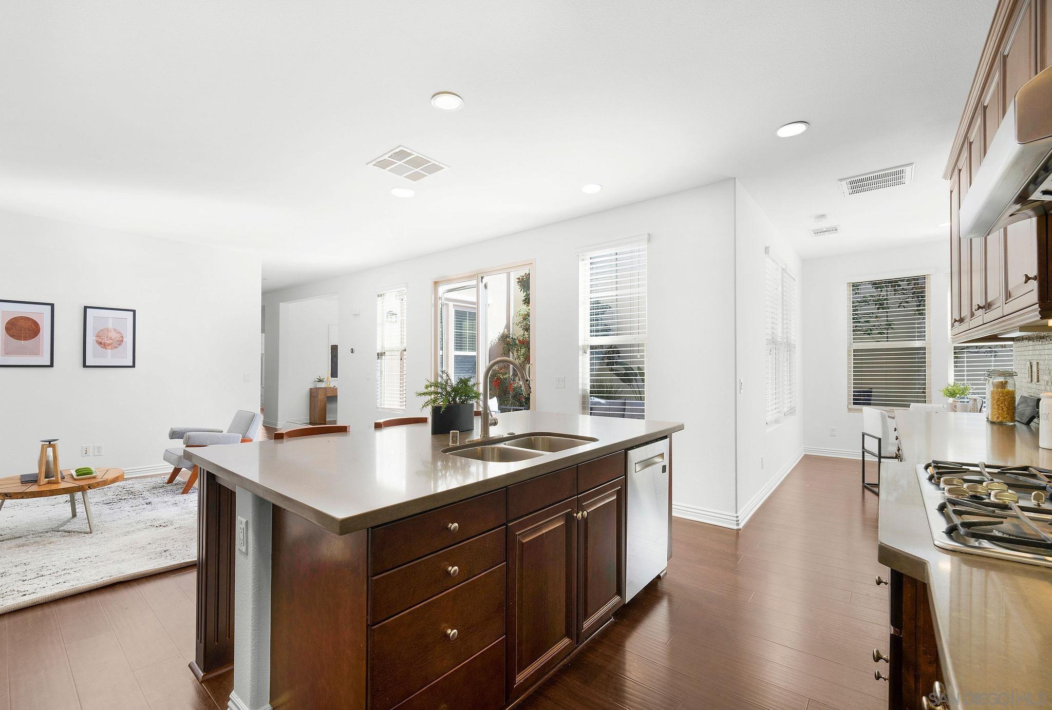 Detail Gallery Image 19 of 52 For 13558  Hyacinth Hills Way, San Diego,  CA 92130 - 4 Beds | 3 Baths