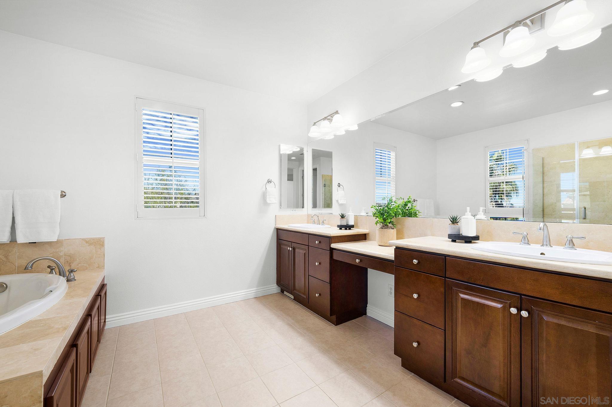 Detail Gallery Image 28 of 52 For 13558  Hyacinth Hills Way, San Diego,  CA 92130 - 4 Beds | 3 Baths