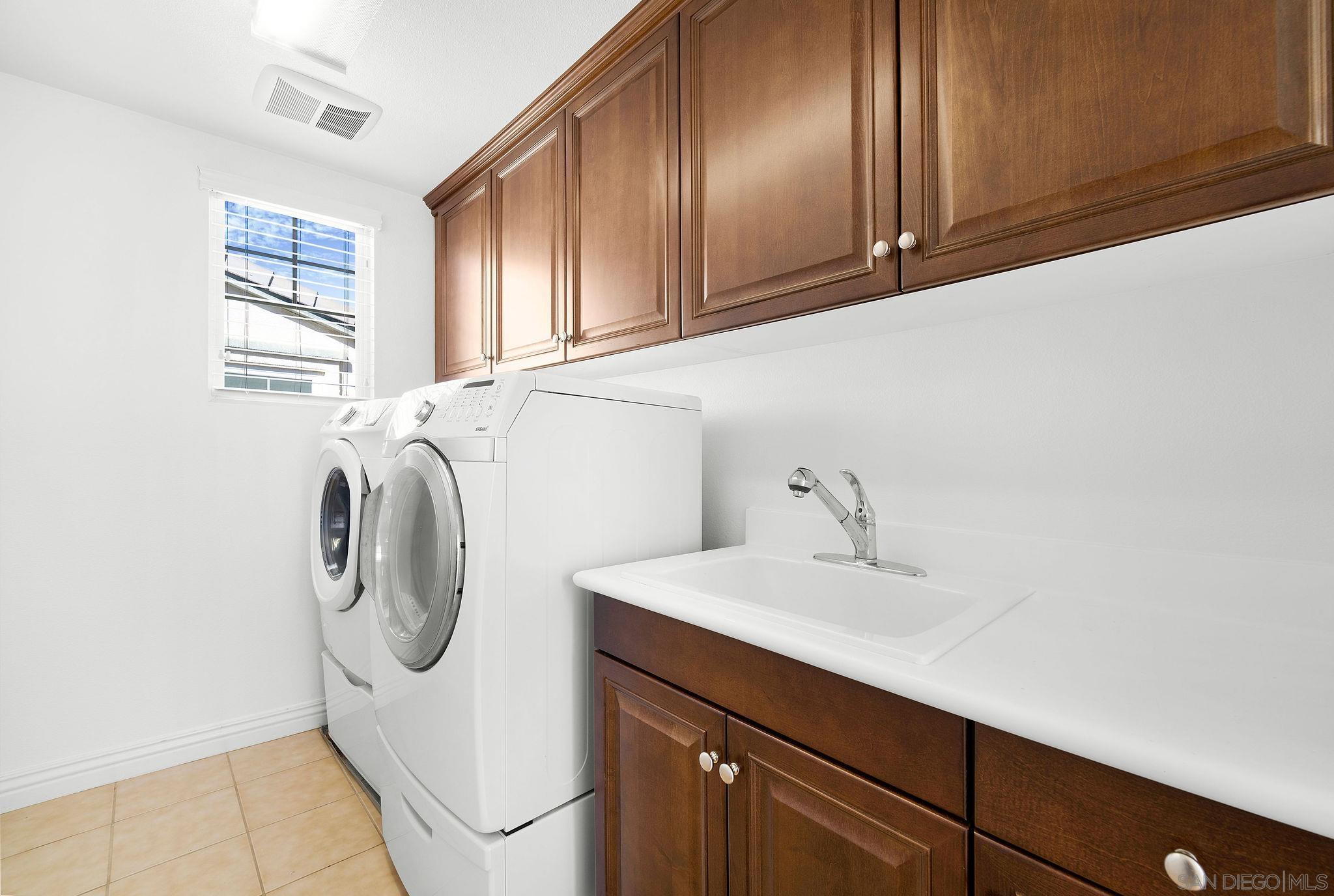 Detail Gallery Image 30 of 52 For 13558  Hyacinth Hills Way, San Diego,  CA 92130 - 4 Beds | 3 Baths