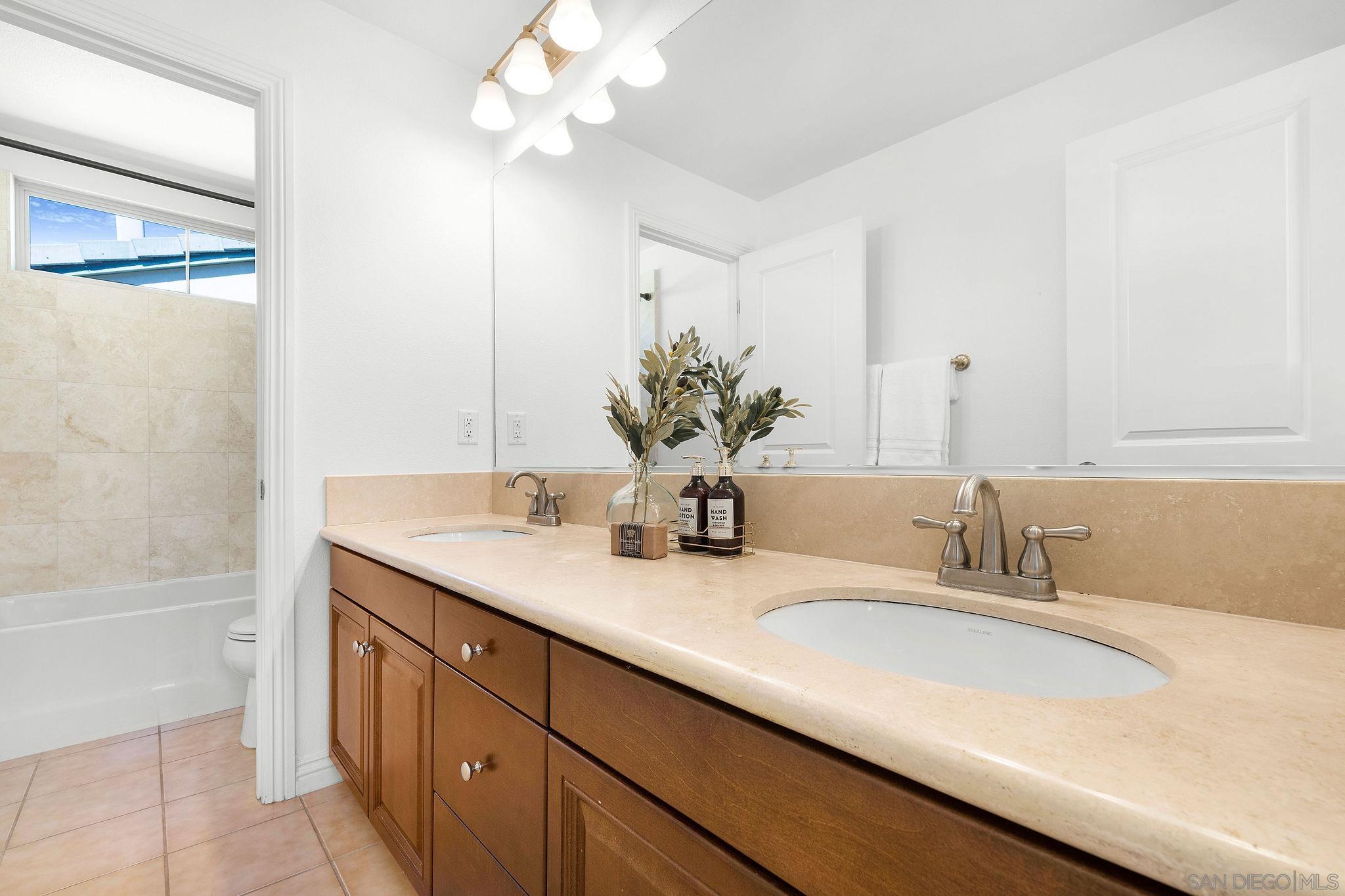 Detail Gallery Image 31 of 52 For 13558  Hyacinth Hills Way, San Diego,  CA 92130 - 4 Beds | 3 Baths