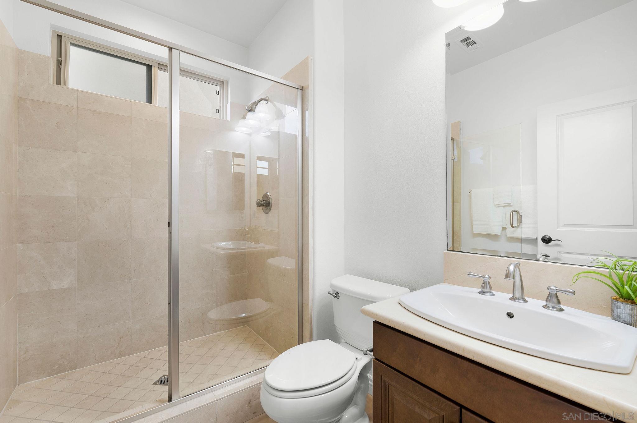 Detail Gallery Image 6 of 52 For 13558  Hyacinth Hills Way, San Diego,  CA 92130 - 4 Beds | 3 Baths