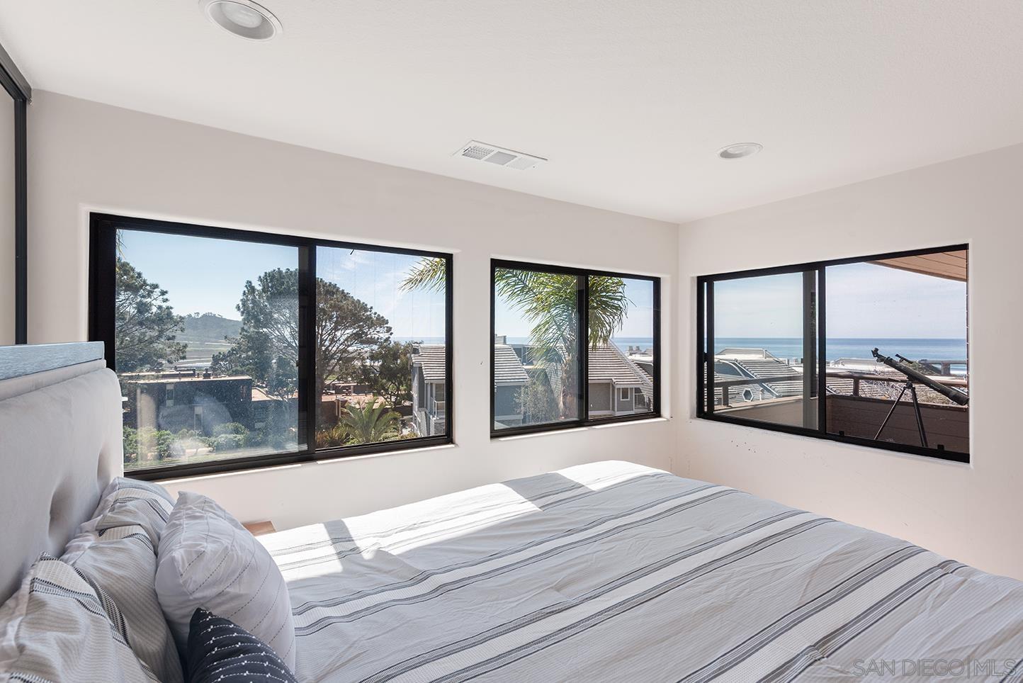 Detail Gallery Image 13 of 30 For 2160  via Mar Valle, Del Mar,  CA 92014 - 5 Beds | 6/1 Baths