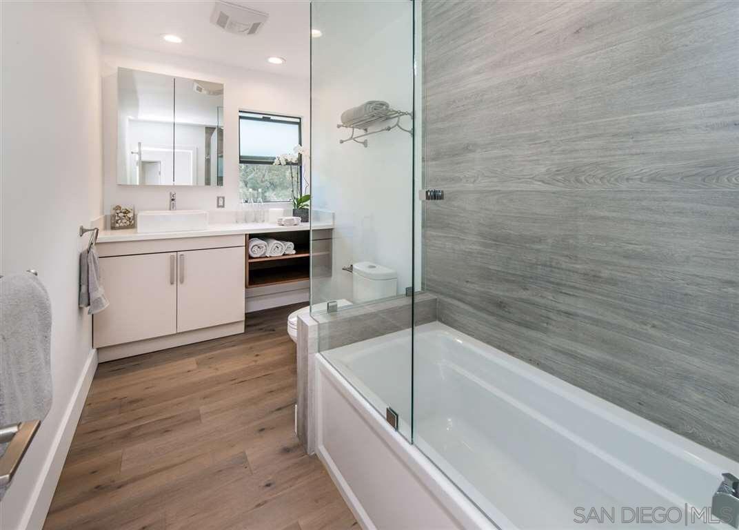 Detail Gallery Image 11 of 62 For 1402  Rodeo Drive, La Jolla,  CA 92037 - 5 Beds | 3/1 Baths