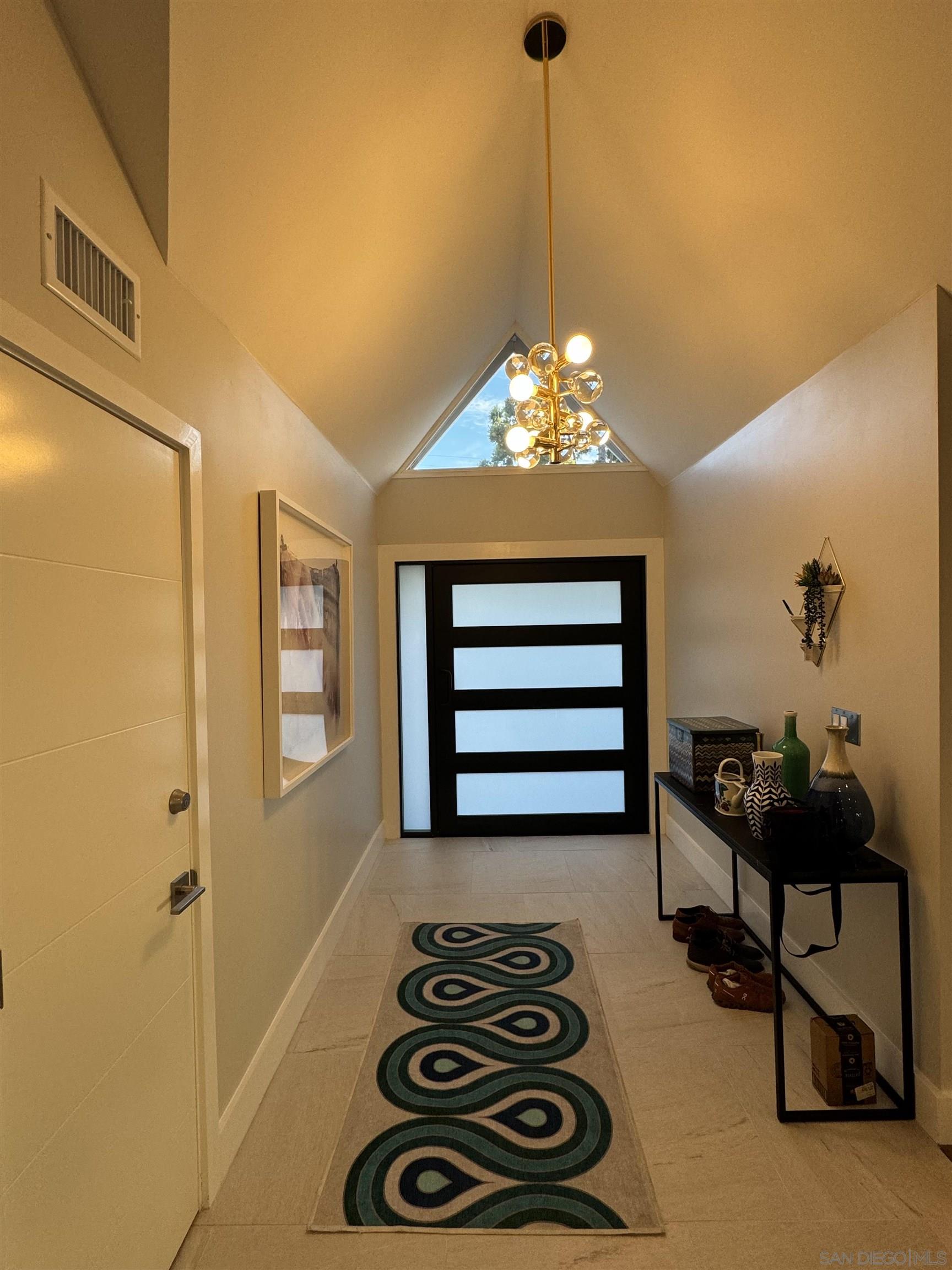 Detail Gallery Image 3 of 62 For 1402  Rodeo Drive, La Jolla,  CA 92037 - 5 Beds | 3/1 Baths