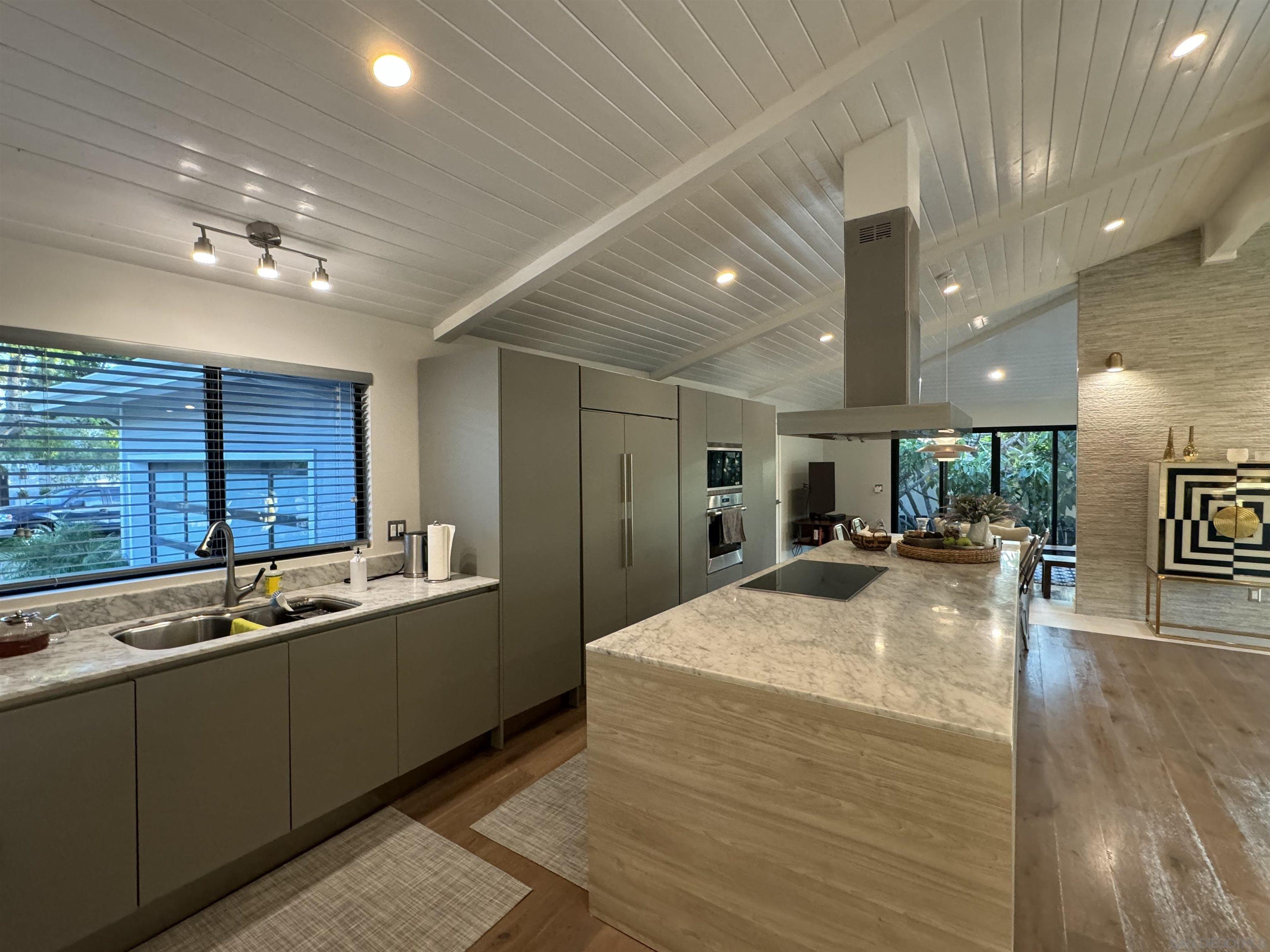 Detail Gallery Image 5 of 62 For 1402  Rodeo Drive, La Jolla,  CA 92037 - 5 Beds | 3/1 Baths