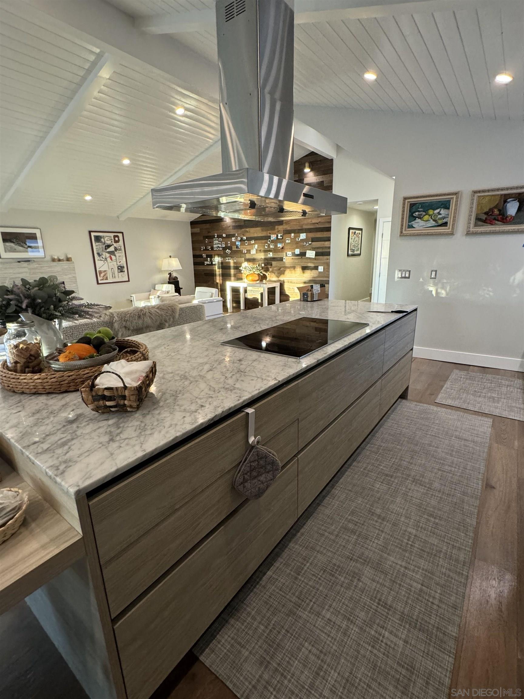 Detail Gallery Image 43 of 62 For 1402  Rodeo Drive, La Jolla,  CA 92037 - 5 Beds | 3/1 Baths