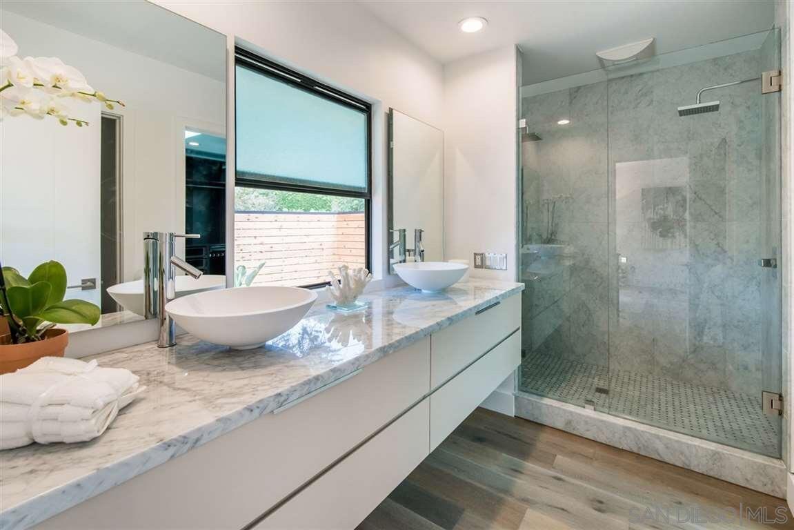 Detail Gallery Image 8 of 62 For 1402  Rodeo Drive, La Jolla,  CA 92037 - 5 Beds | 3/1 Baths