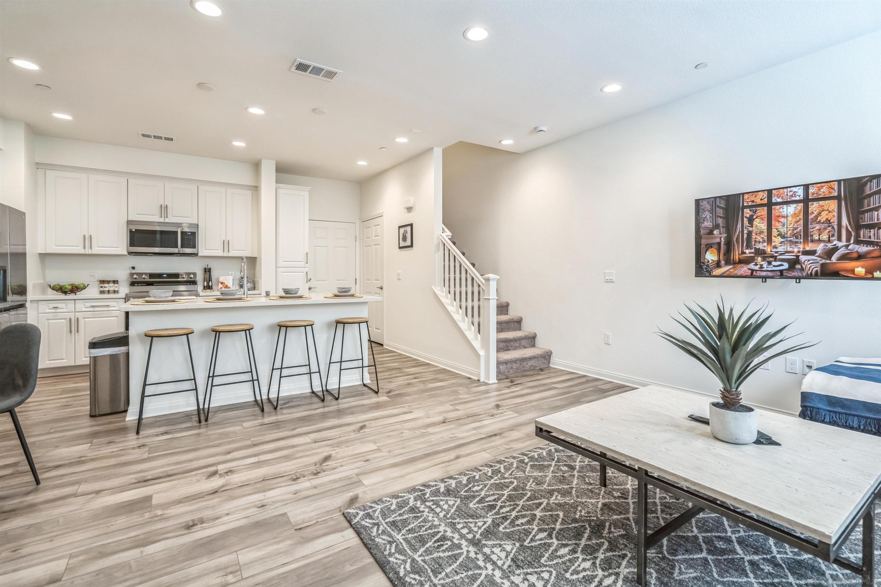 Detail Gallery Image 13 of 47 For 2018  Barite St, Spring Valley,  CA 91977 - 3 Beds | 2/1 Baths