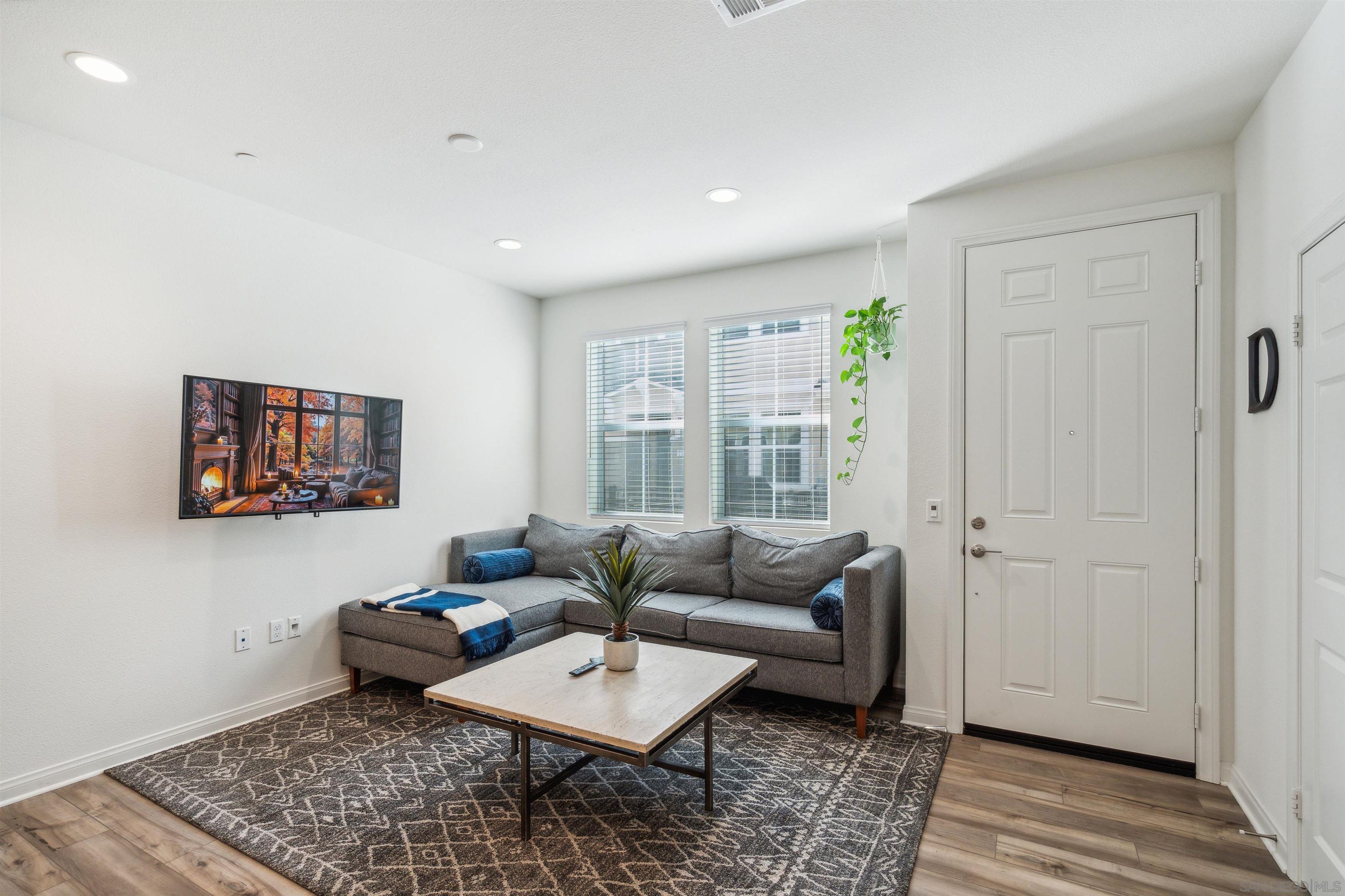 Detail Gallery Image 16 of 47 For 2018  Barite St, Spring Valley,  CA 91977 - 3 Beds | 2/1 Baths