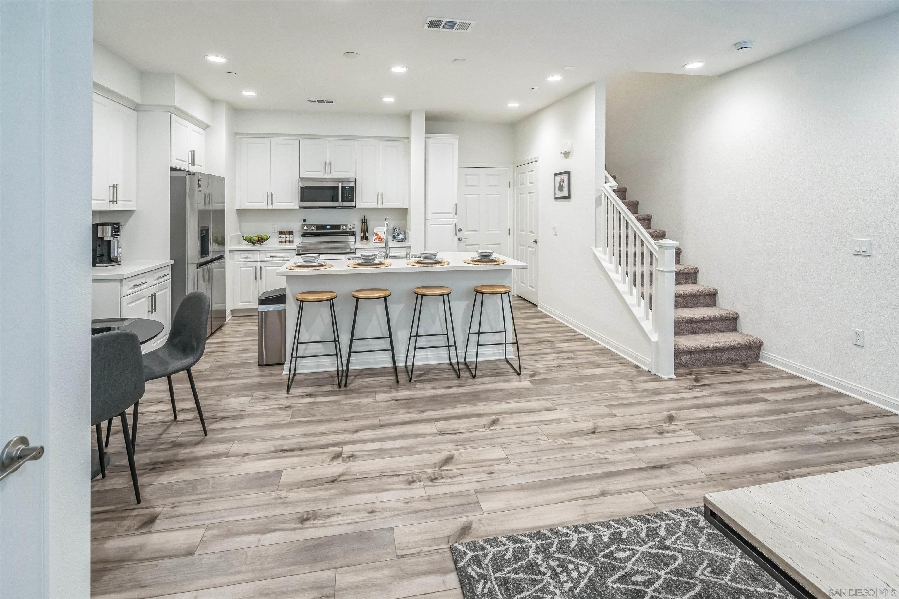 Detail Gallery Image 7 of 47 For 2018  Barite St, Spring Valley,  CA 91977 - 3 Beds | 2/1 Baths