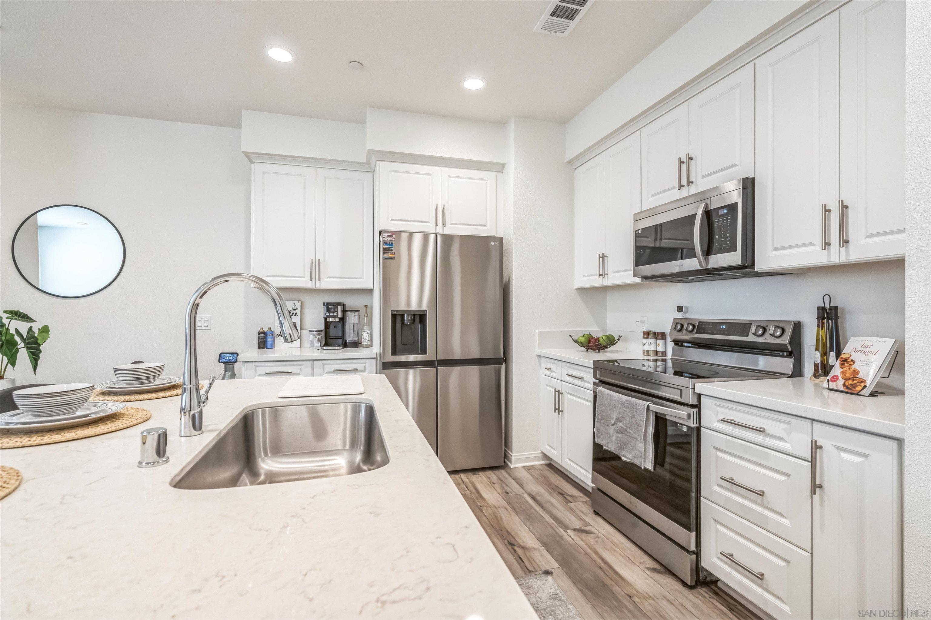 Detail Gallery Image 9 of 47 For 2018  Barite St, Spring Valley,  CA 91977 - 3 Beds | 2/1 Baths