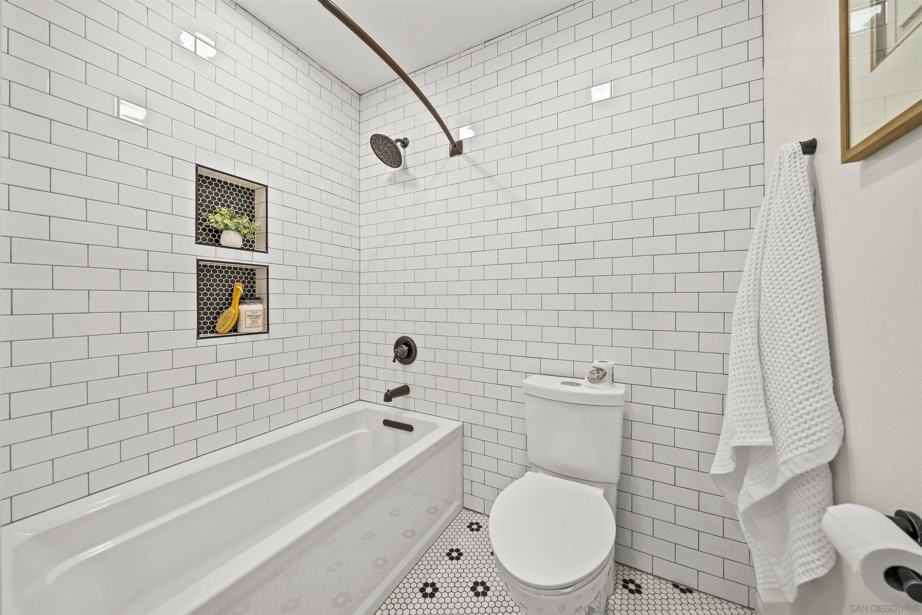 Detail Gallery Image 30 of 51 For 6363  Rancho Mission Rd  #8,  San Diego,  CA 92108 - 2 Beds | 2 Baths