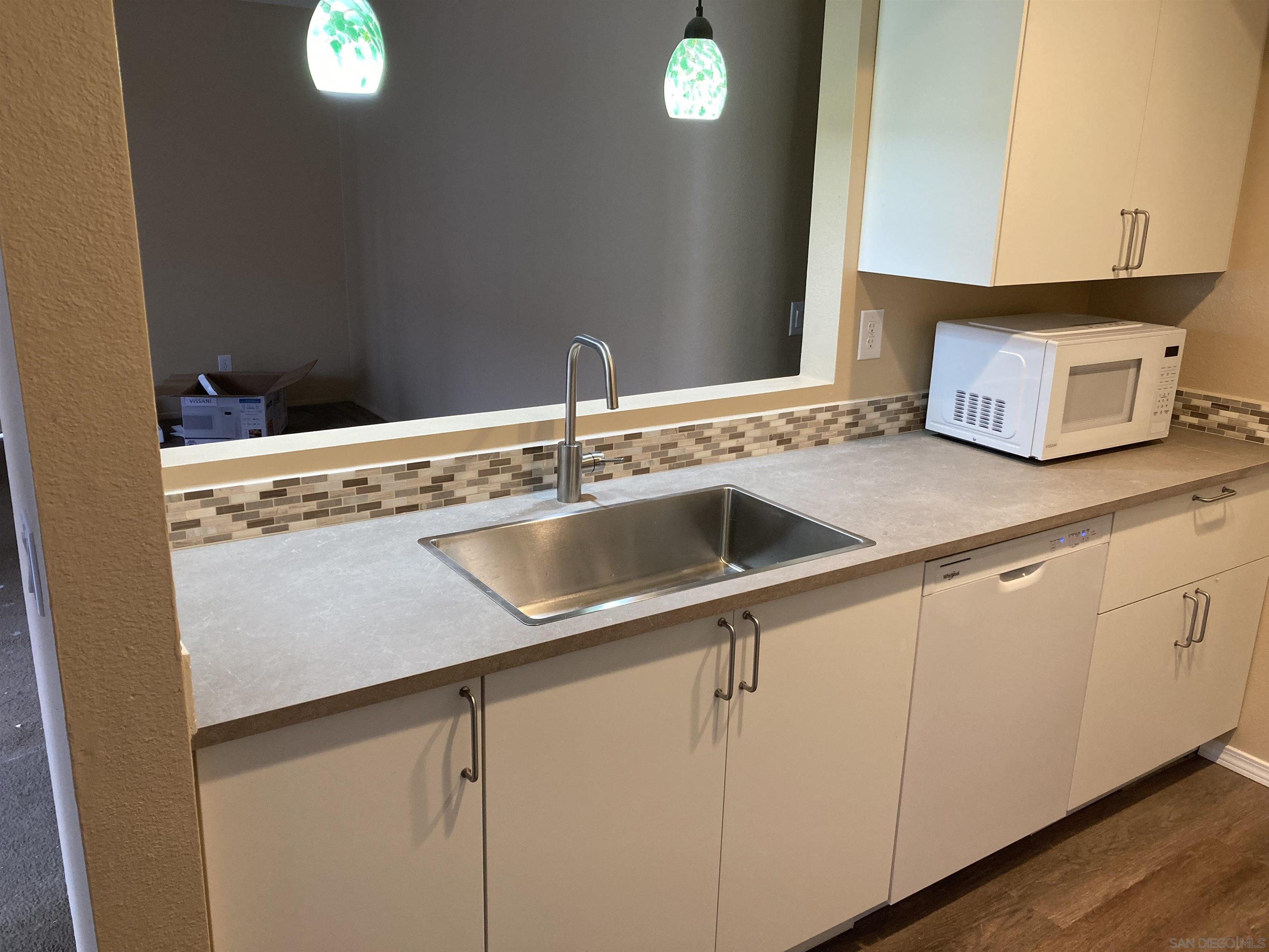 Detail Gallery Image 4 of 12 For 9414  Twin Trails  204, San Diego,  CA 92129 - 2 Beds | 2 Baths