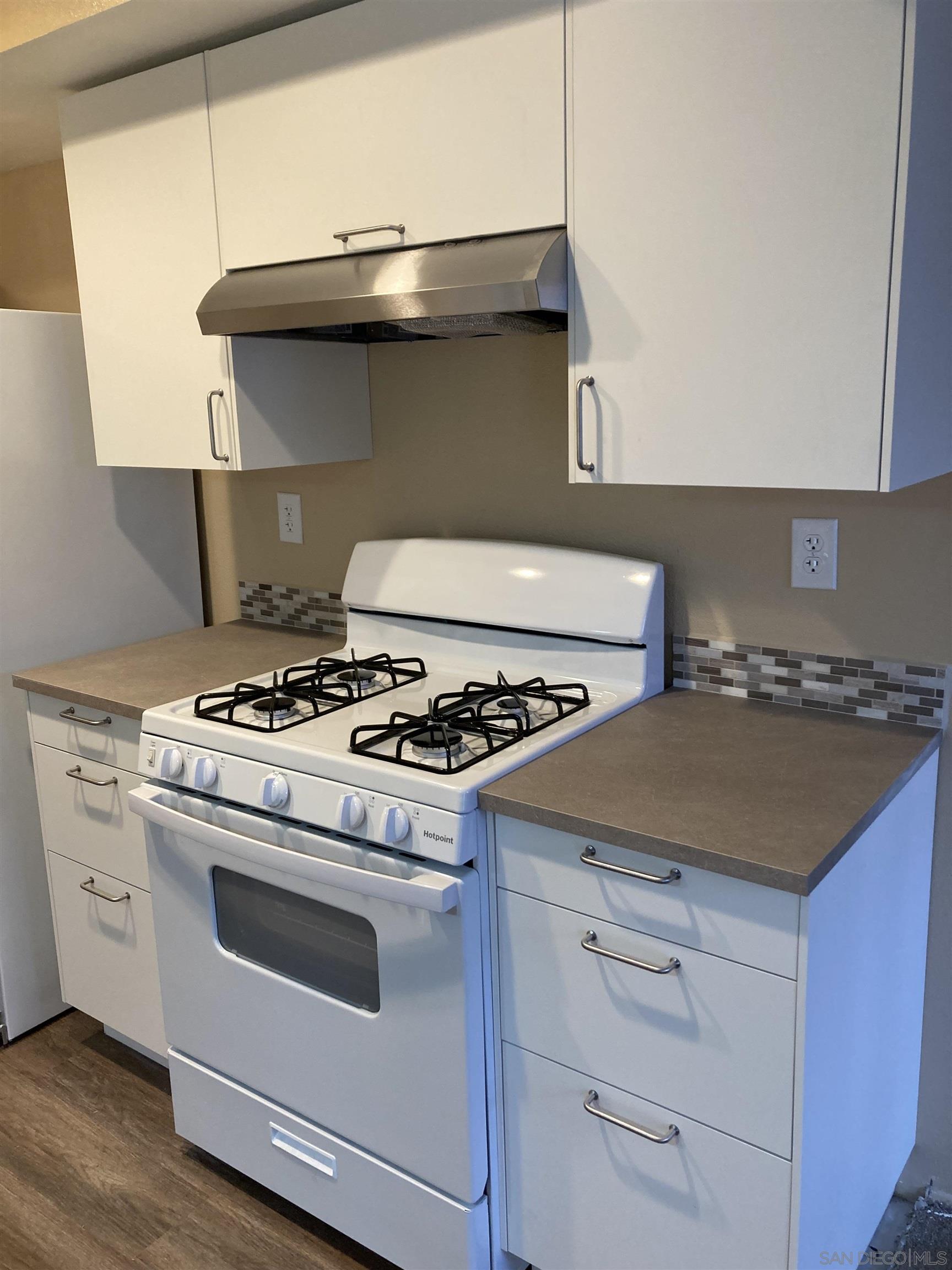 Detail Gallery Image 5 of 12 For 9414  Twin Trails  204, San Diego,  CA 92129 - 2 Beds | 2 Baths